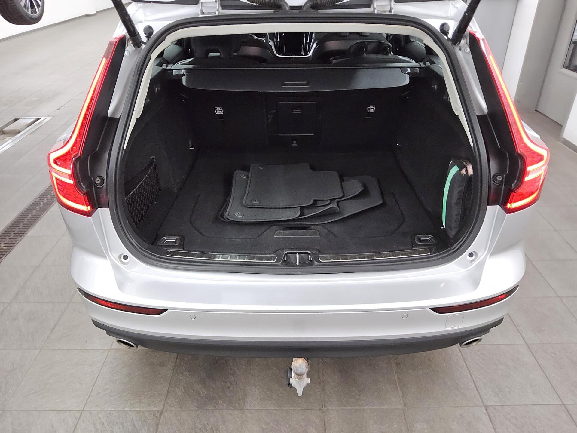 Volvo V60 B4 D Momentum Navi LED AHK Kamera 12