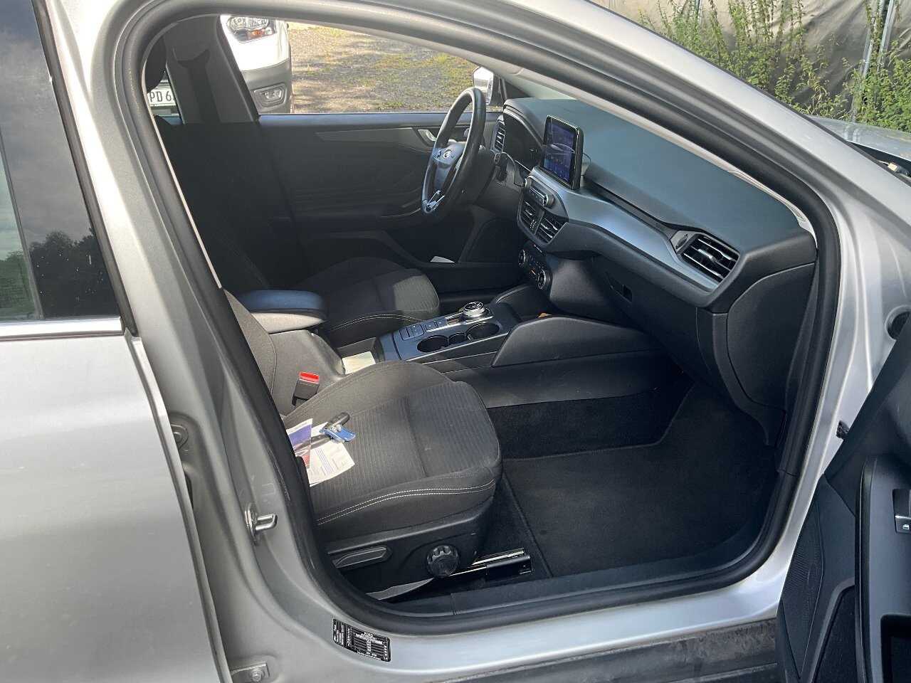 Ford Focus NAVI LED SHZ PDC LENKRADHZG 6