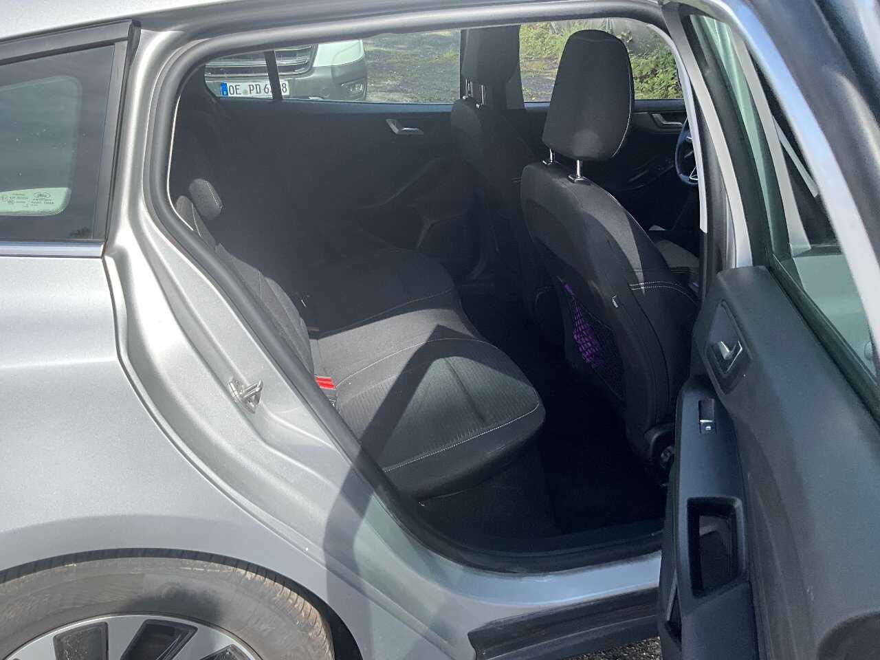 Ford Focus NAVI LED SHZ PDC LENKRADHZG 7