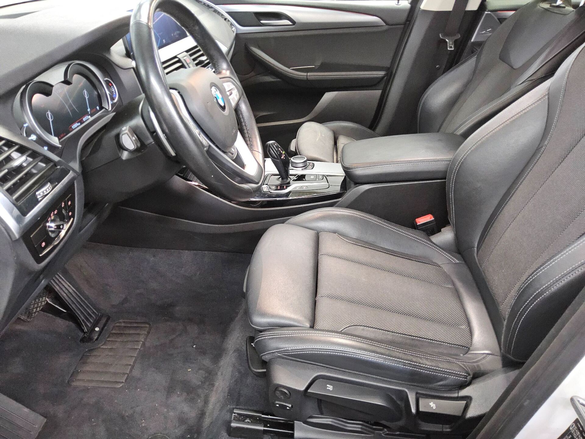 BMW X3 xDrive20d Advantage T-Leder Navi LED Pano RfK 8