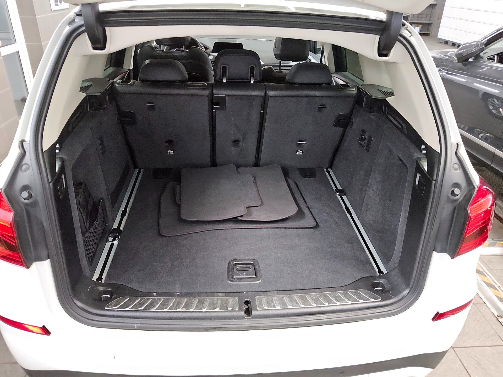 BMW X3 xDrive20d Advantage T-Leder Navi LED Pano RfK 12
