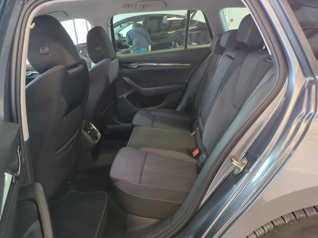 Skoda Octavia Kombi 1.4 TSI iV Style NAVI LED AID SHZ RFK 7