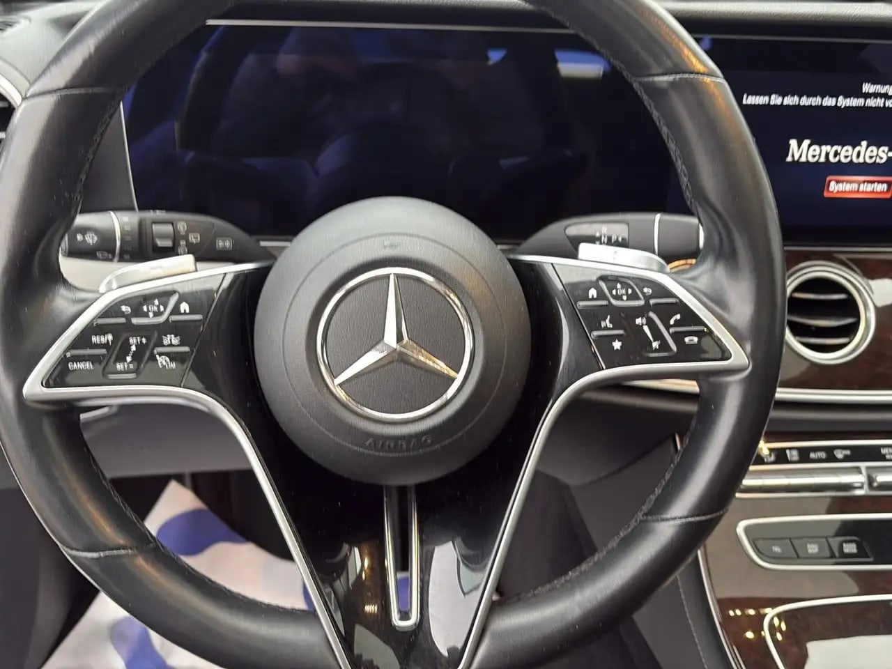 Mercedes-Benz E 300 de 360*Memory*AHK*Distro*Pano*Mube*SOH 92% 12
