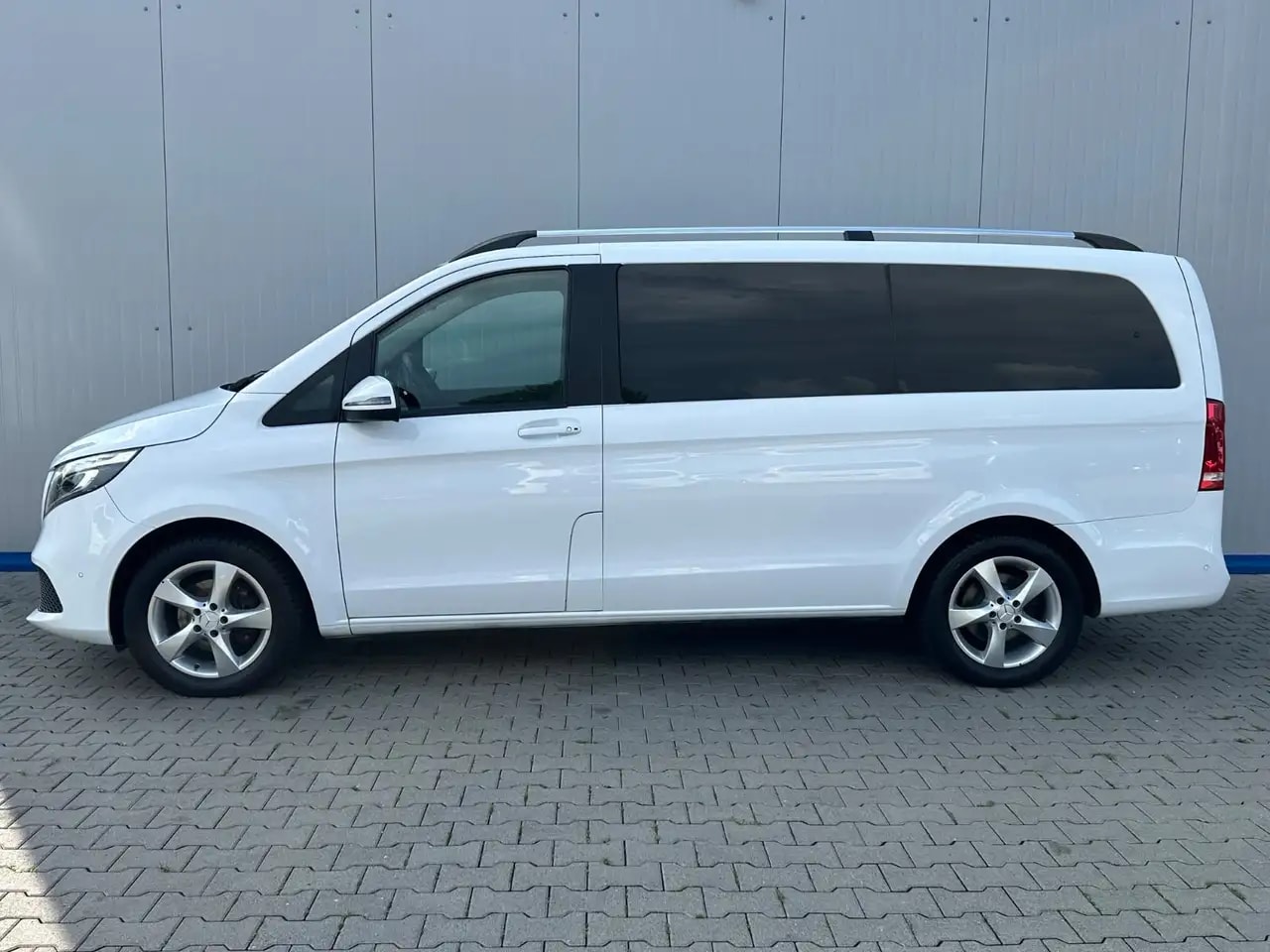 Mercedes-Benz V 220 V220 d LANG 4M 9G WEBASTO NAVI MBUX AHK 8-SITZER 6