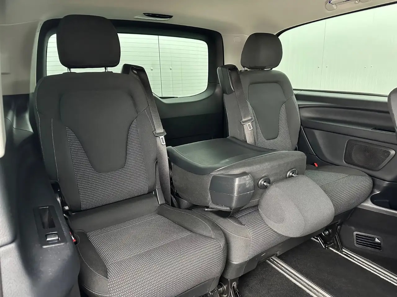 Mercedes-Benz V 220 V220 d LANG 9G MBUX KAMERA AHK 7-SITZER 17