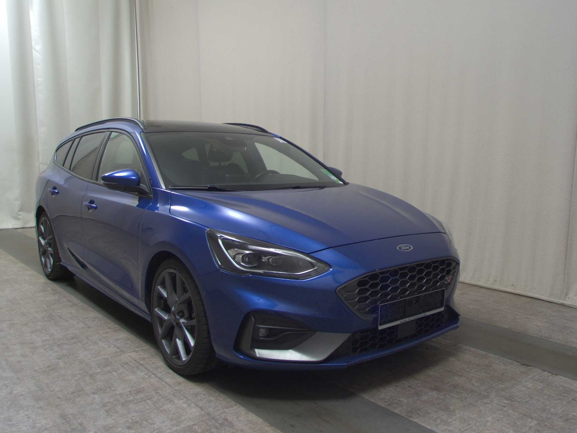 Ford Focus Turnier 2.3 ST Navi LED vc Pano ACC 3