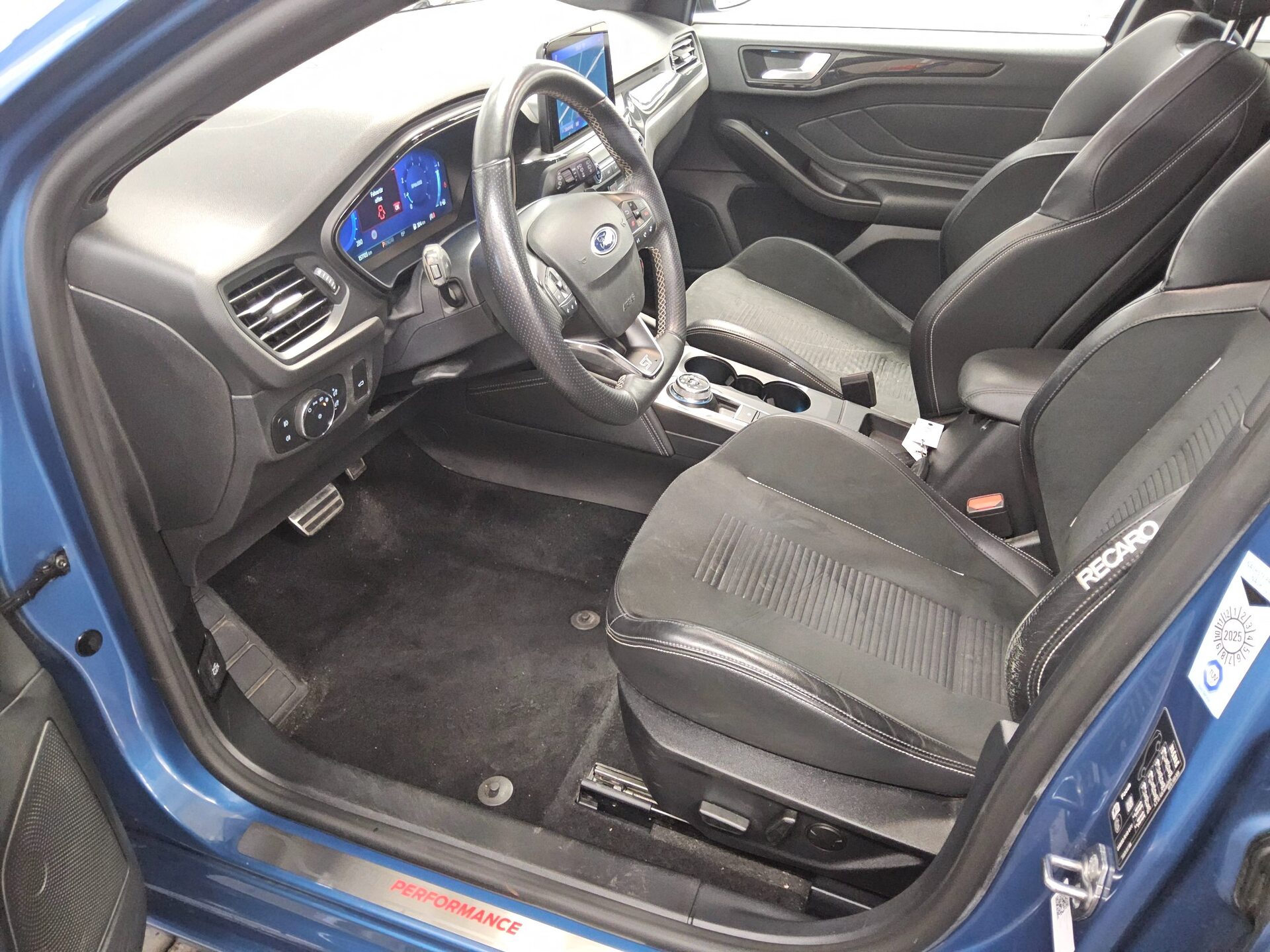 Ford Focus Turnier 2.3 ST Navi LED vc Pano ACC 8