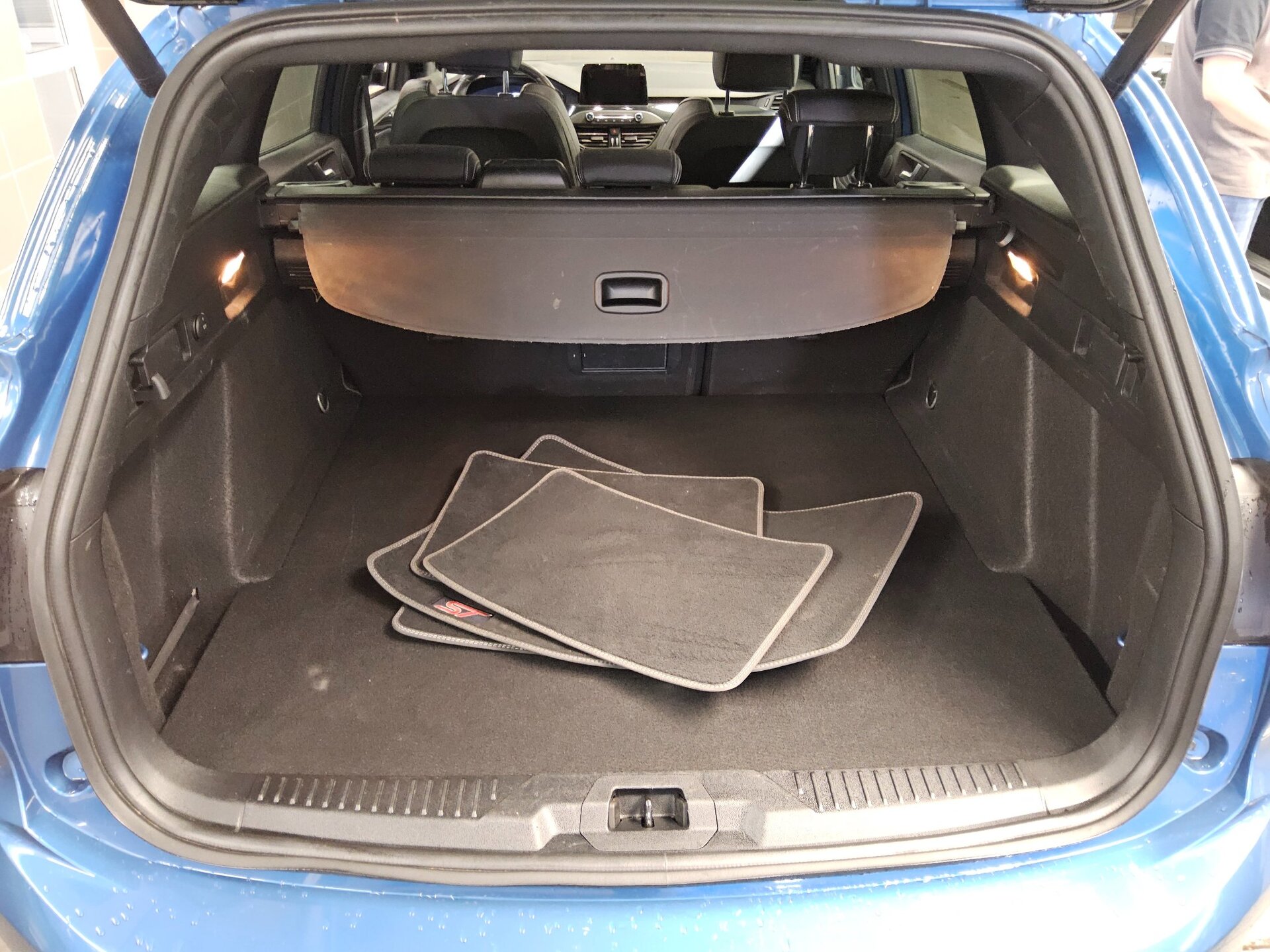 Ford Focus Turnier 2.3 ST Navi LED vc Pano ACC 12