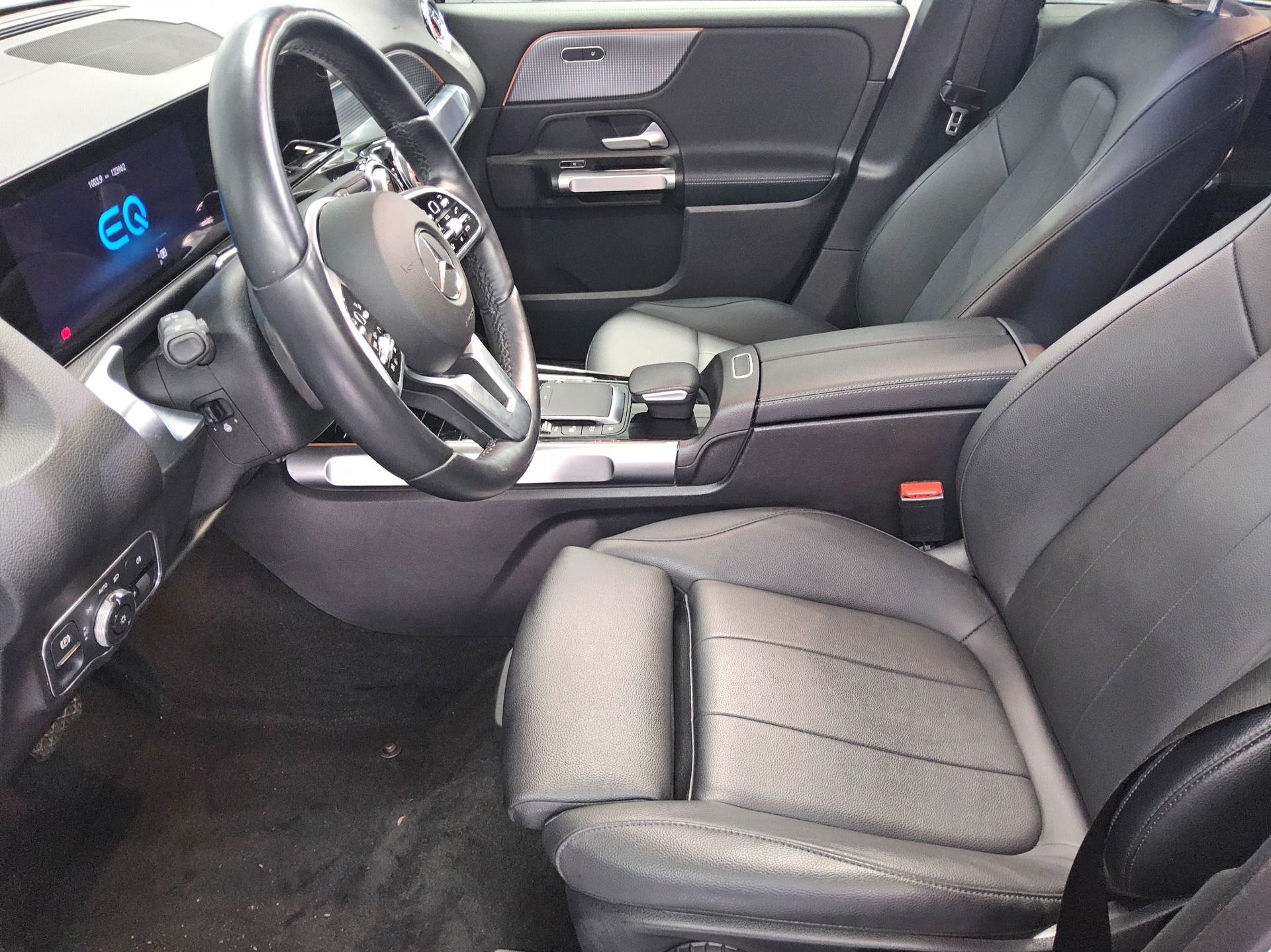 Mercedes-Benz EQB 250 Leder Navi LED Pano Night RfK Distronic+ 9