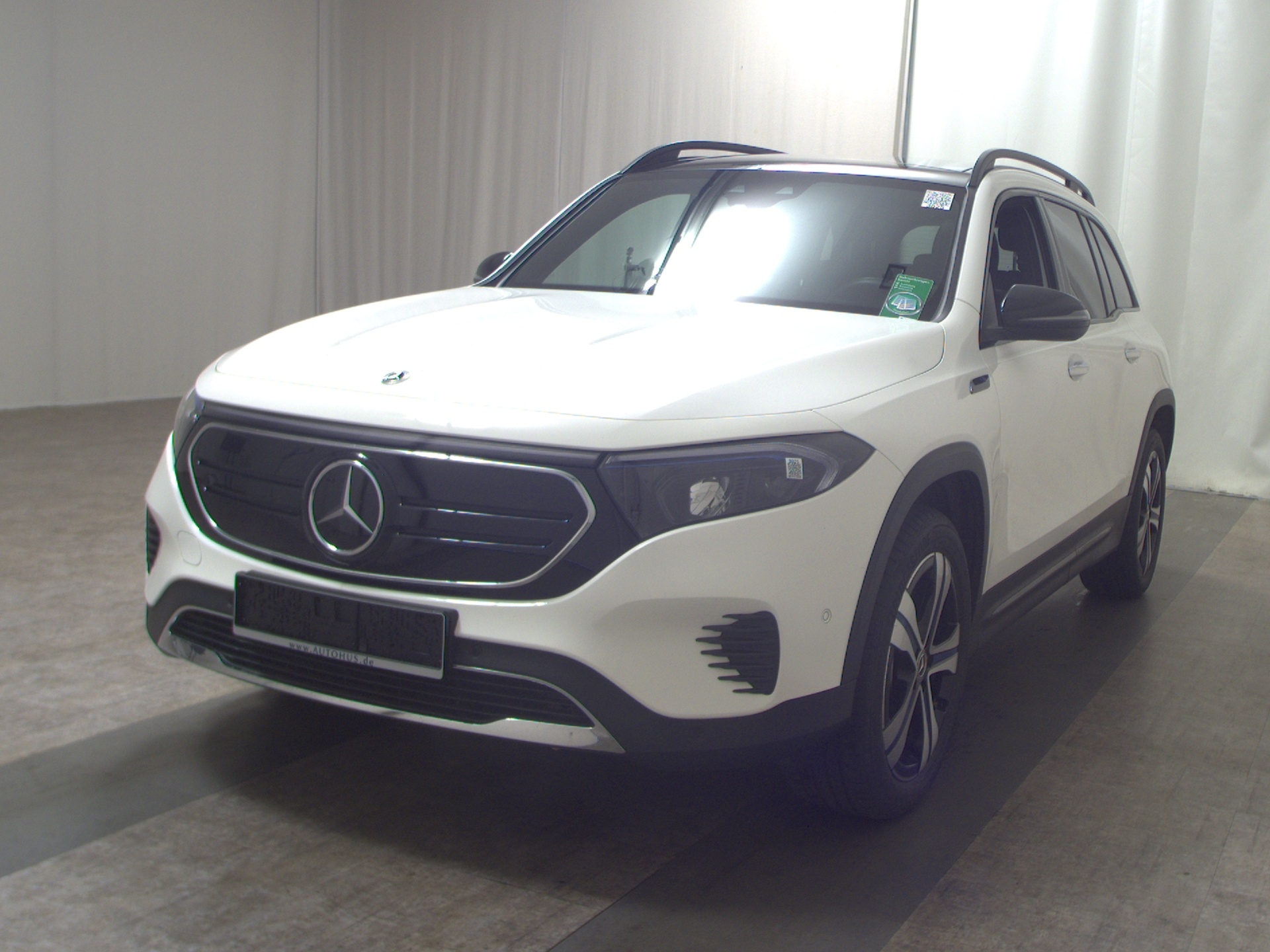 Mercedes-Benz EQB 250 Leder Navi LED Pano Night RfK Distronic+ 2