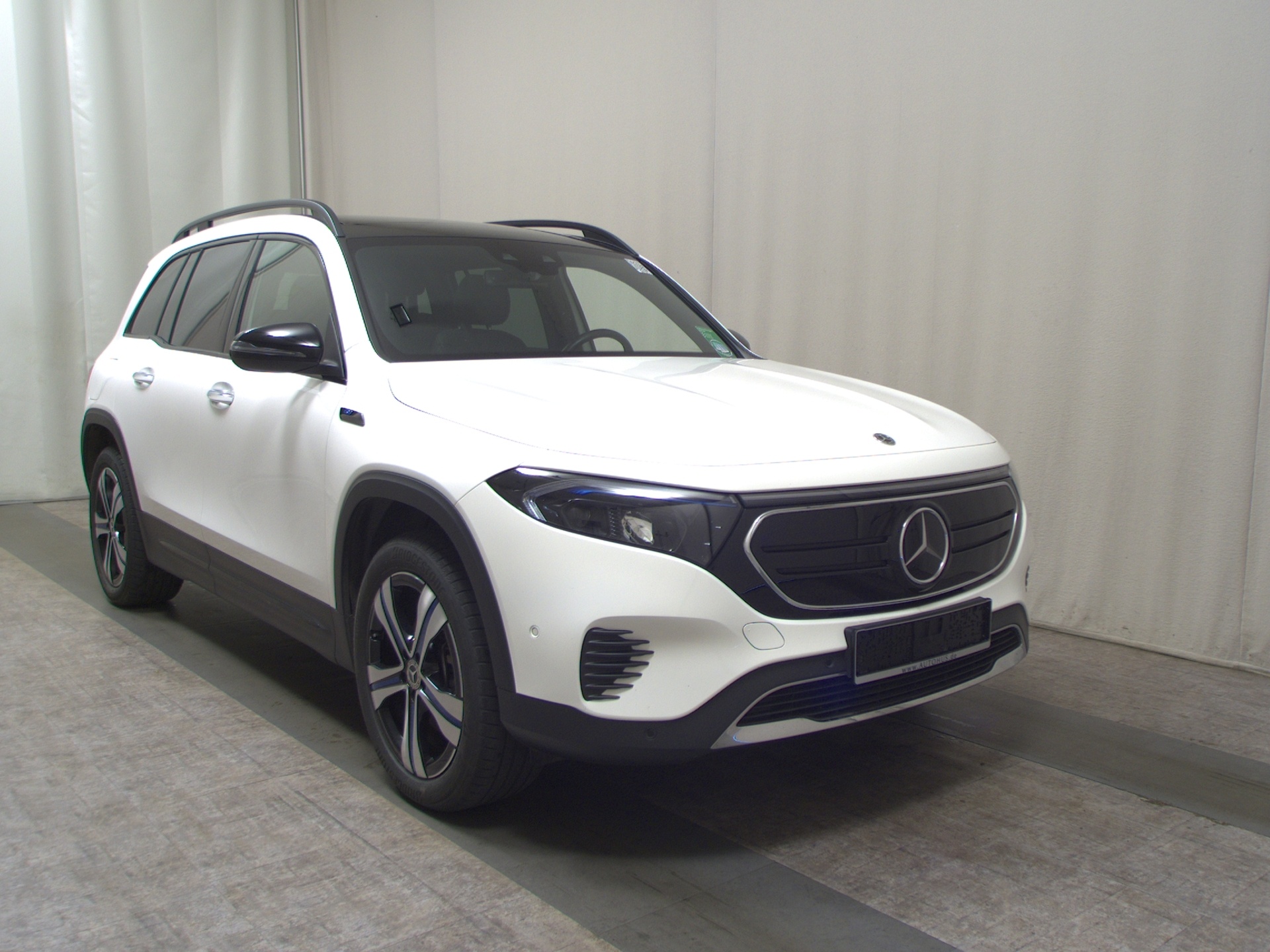 Mercedes-Benz EQB 250 Leder Navi LED Pano Night RfK Distronic+ 3