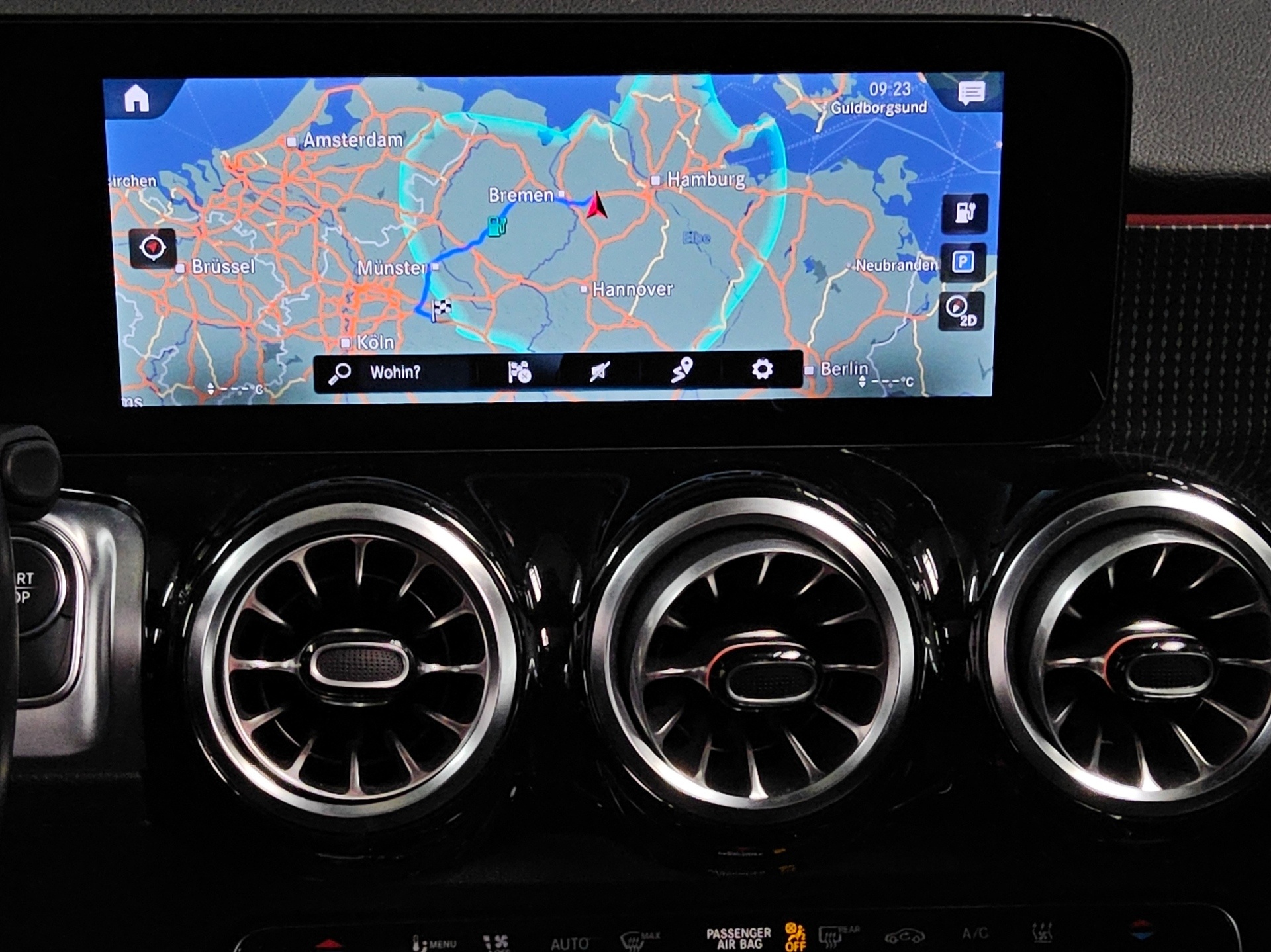 Mercedes-Benz EQB 250 Leder Navi LED Pano Night RfK Distronic+ 7
