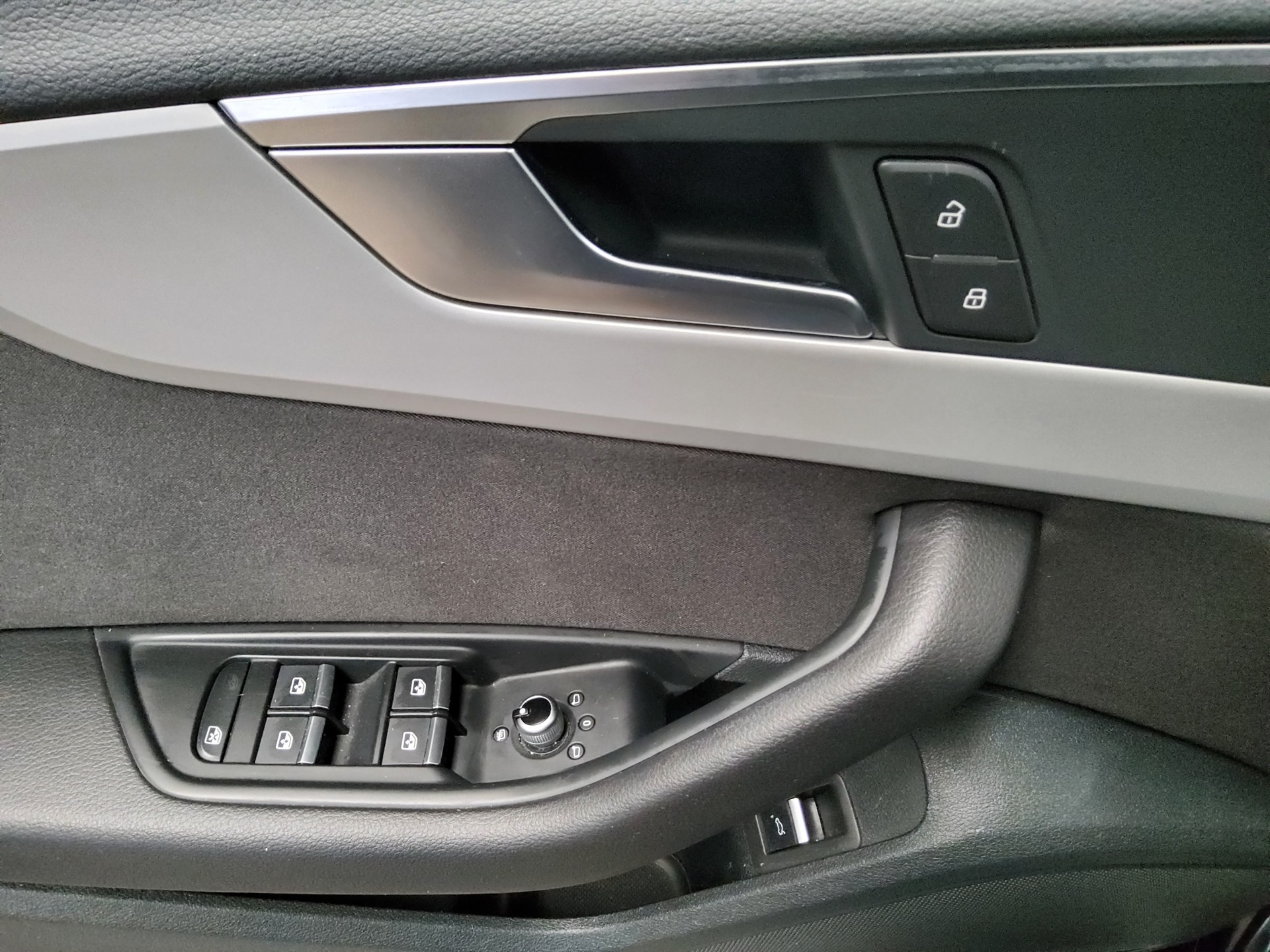 Audi A4 Avant 40 TFSI advanced Navi LED vc+ ACC AHK 10
