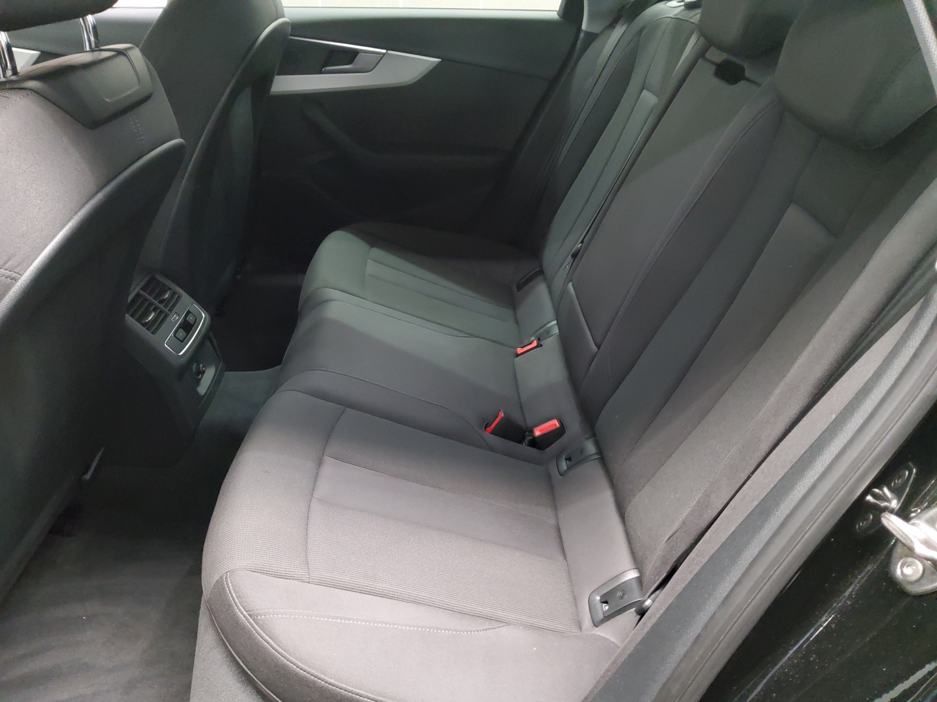 Audi A4 Avant 40 TFSI advanced Navi LED vc+ ACC AHK 13