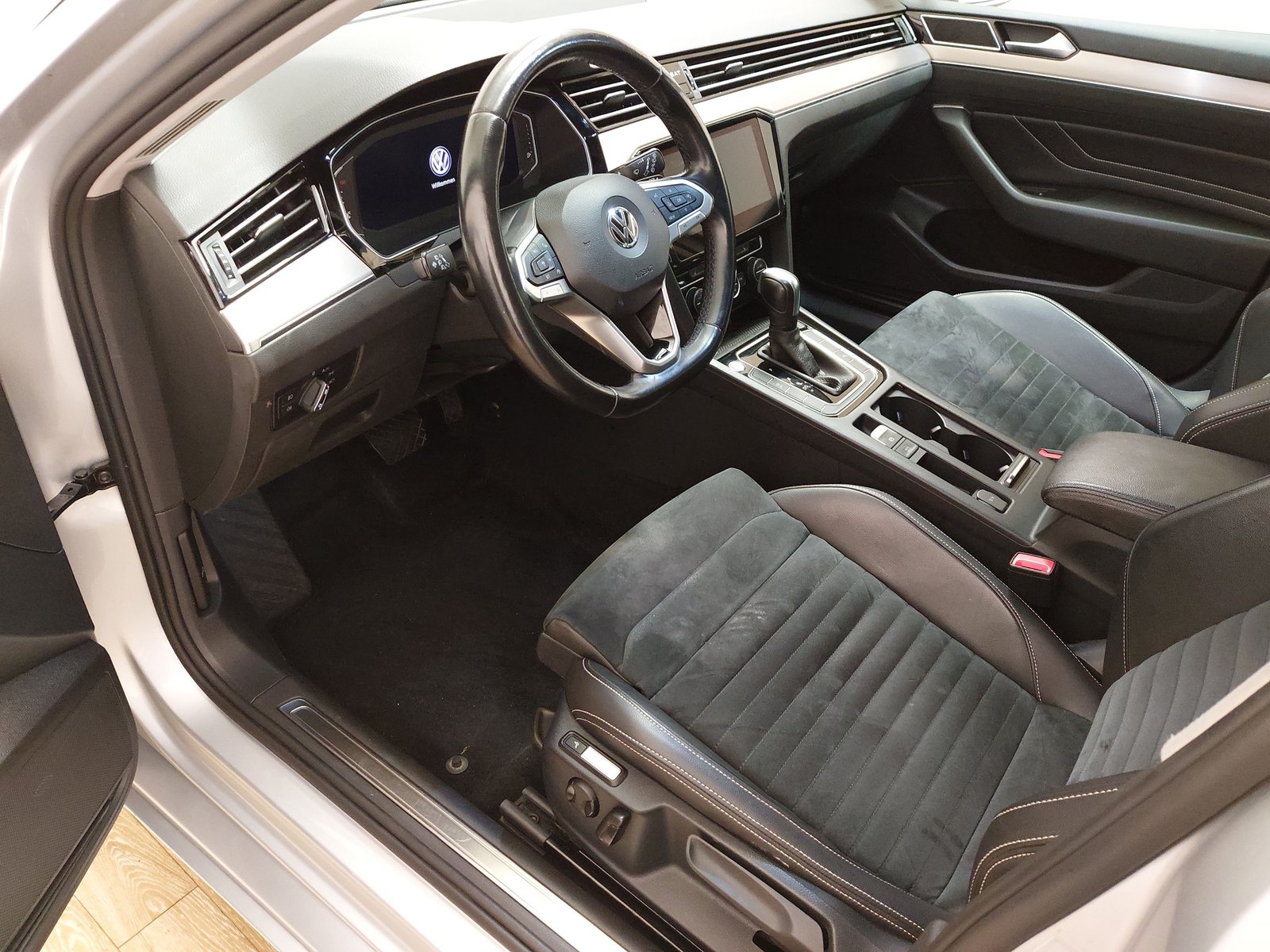 Volkswagen Passat Var. 2.0 TDI Elegance AID Navi Matrix AHK 6