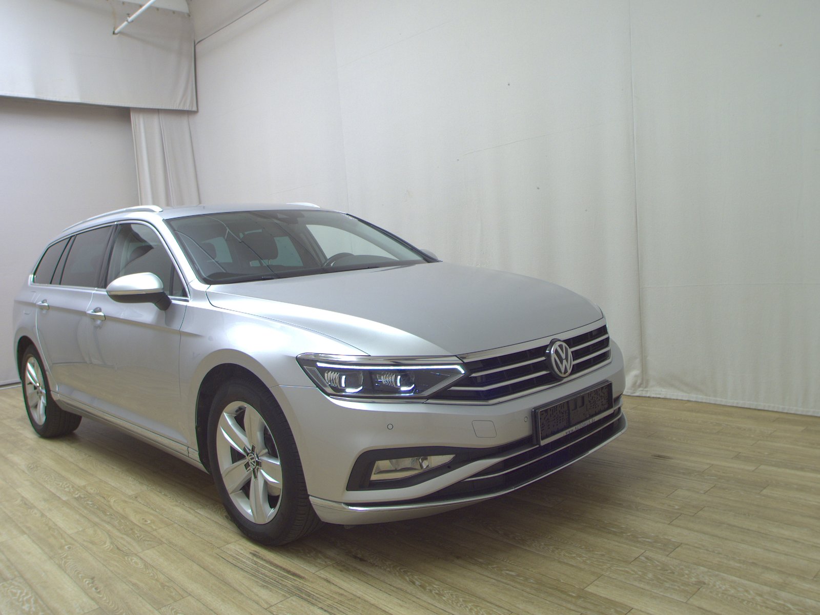 Volkswagen Passat Var. 2.0 TDI Elegance AID Navi Matrix AHK 3