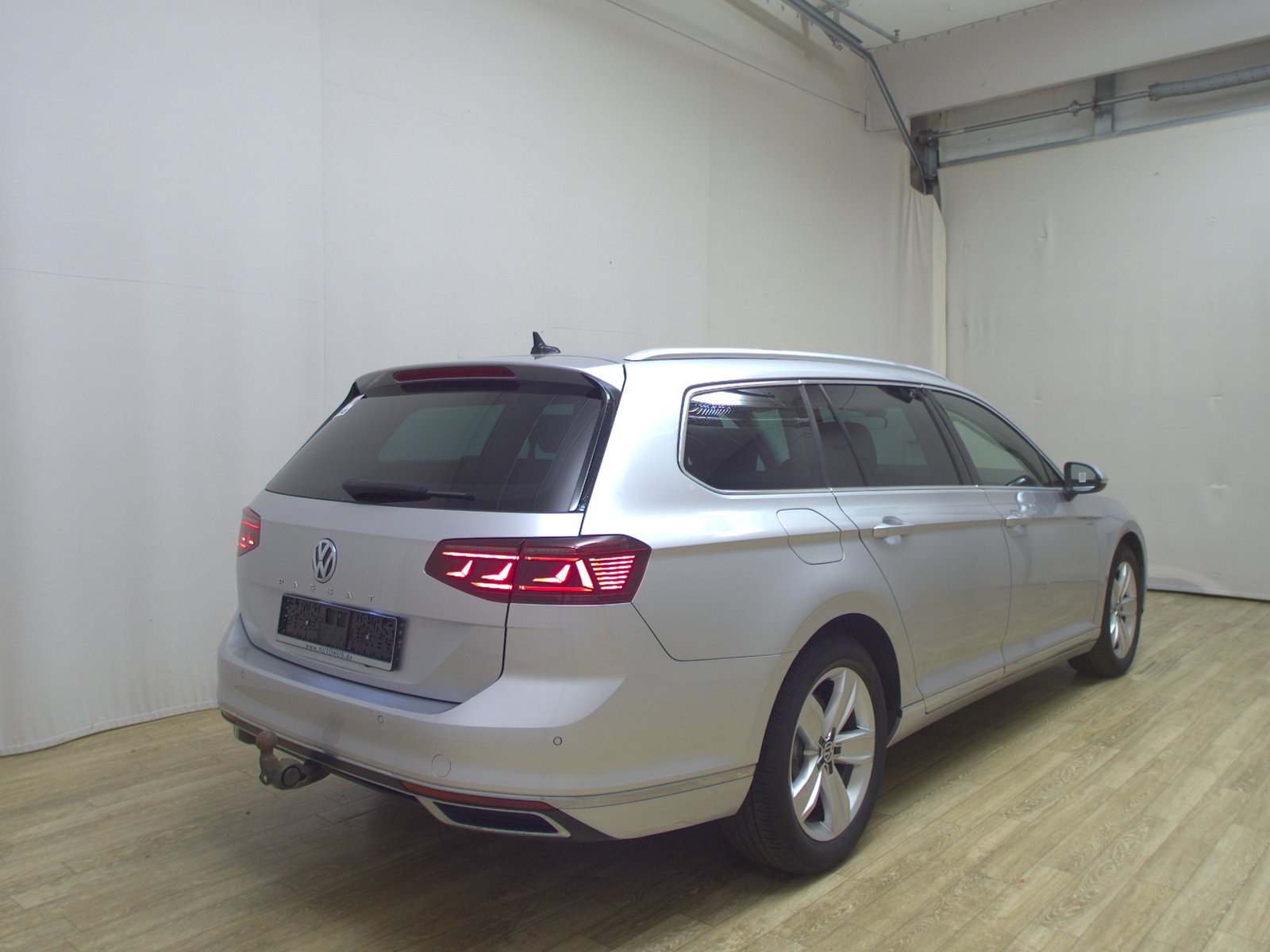 Volkswagen Passat Var. 2.0 TDI Elegance AID Navi Matrix AHK 4