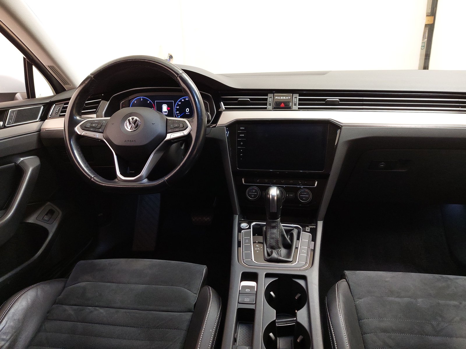 Volkswagen Passat Var. 2.0 TDI Elegance AID Navi Matrix AHK 18