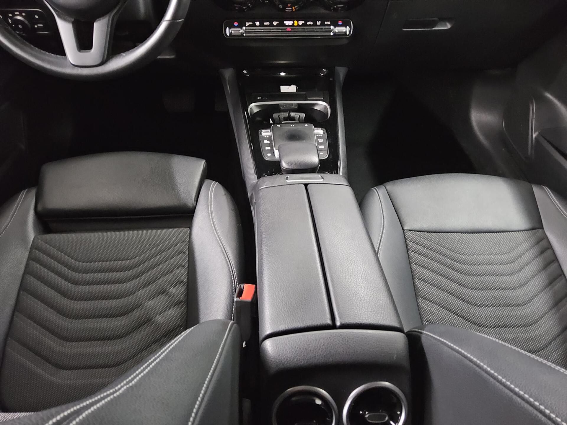 Mercedes-Benz GLB 200 d Style T-Leder Navi LED AHK Tempomat 6