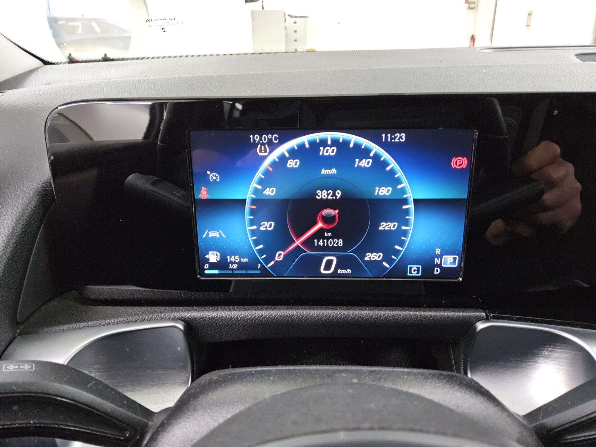 Mercedes-Benz GLB 200 d Style T-Leder Navi LED AHK Tempomat 8