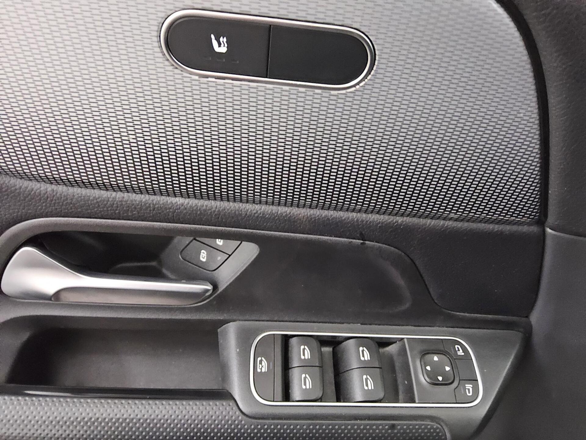 Mercedes-Benz GLB 200 d Style T-Leder Navi LED AHK Tempomat 10