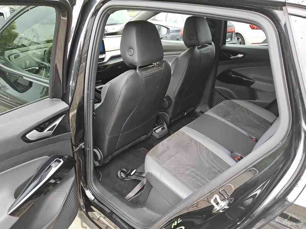Volkswagen ID.4 Pro Performance NAVI SHZ RFK 7