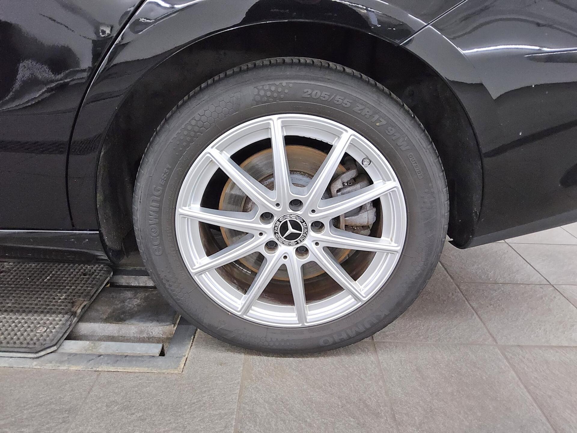 Mercedes-Benz CLA 250 Shooting Brake e T-Leder Navi PDC Shz 11