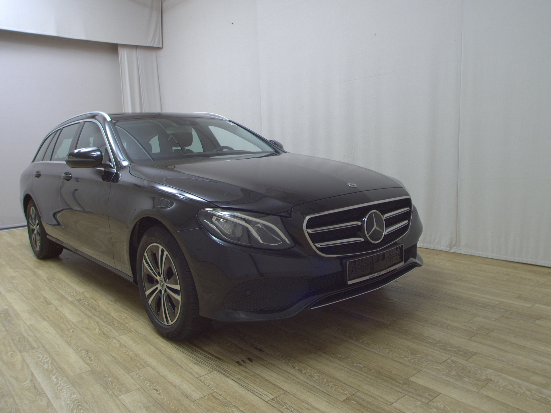 Mercedes-Benz E 220 T d Avantgarde Leder Navi LED RfK Distro+ 3