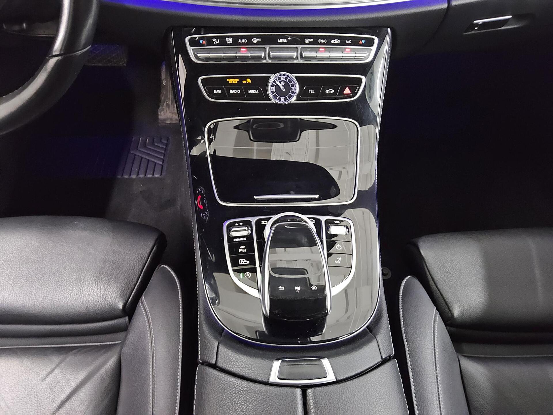Mercedes-Benz E 220 T d Avantgarde Leder Navi LED RfK Distro+ 6