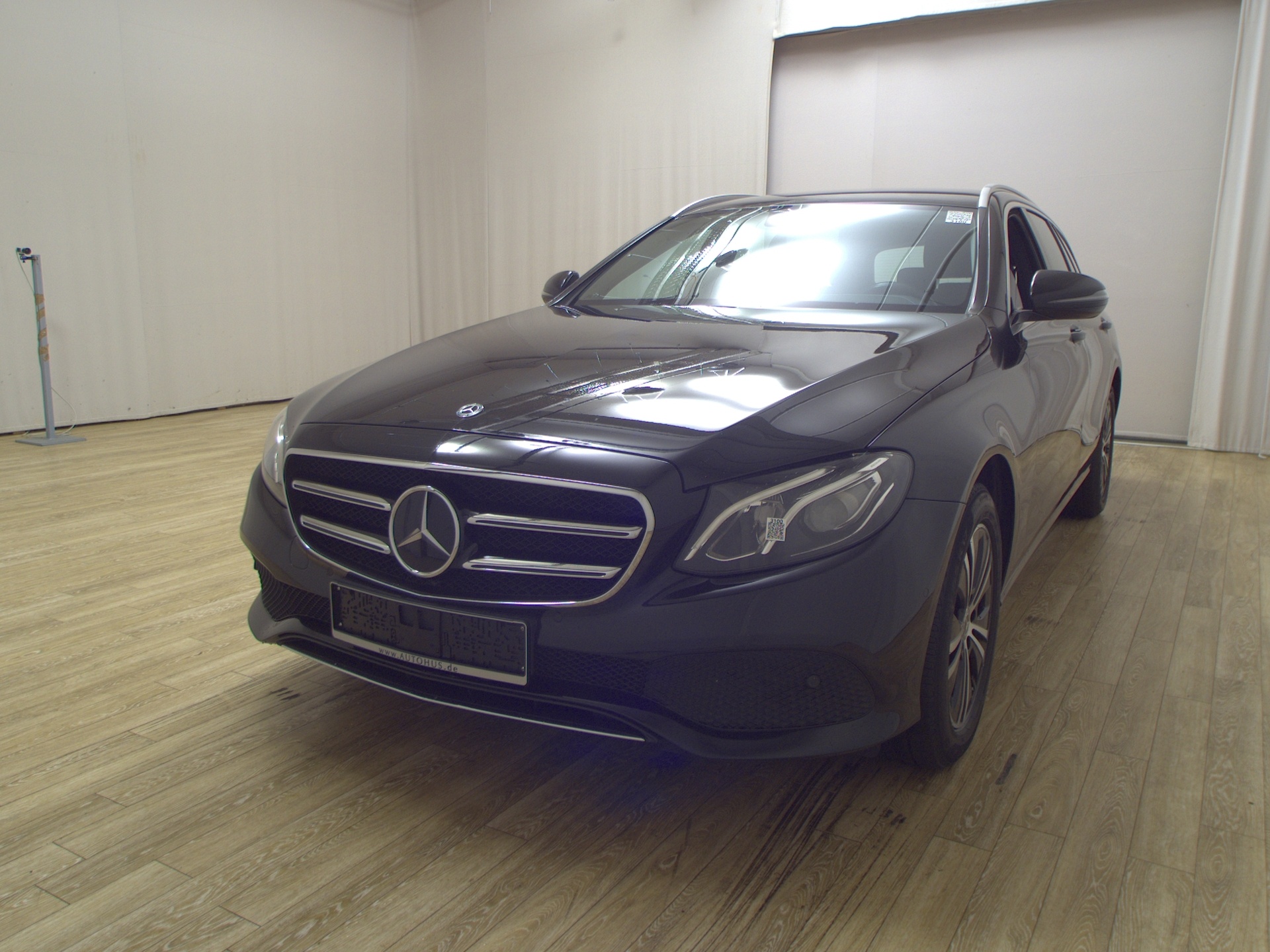 Mercedes-Benz E 220 T d Avantgarde Leder Navi LED RfK Distro+ 2