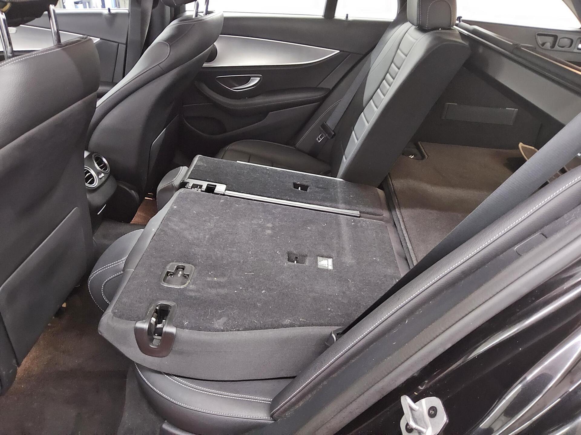 Mercedes-Benz E 220 T d Avantgarde Leder Navi LED RfK Distro+ 12