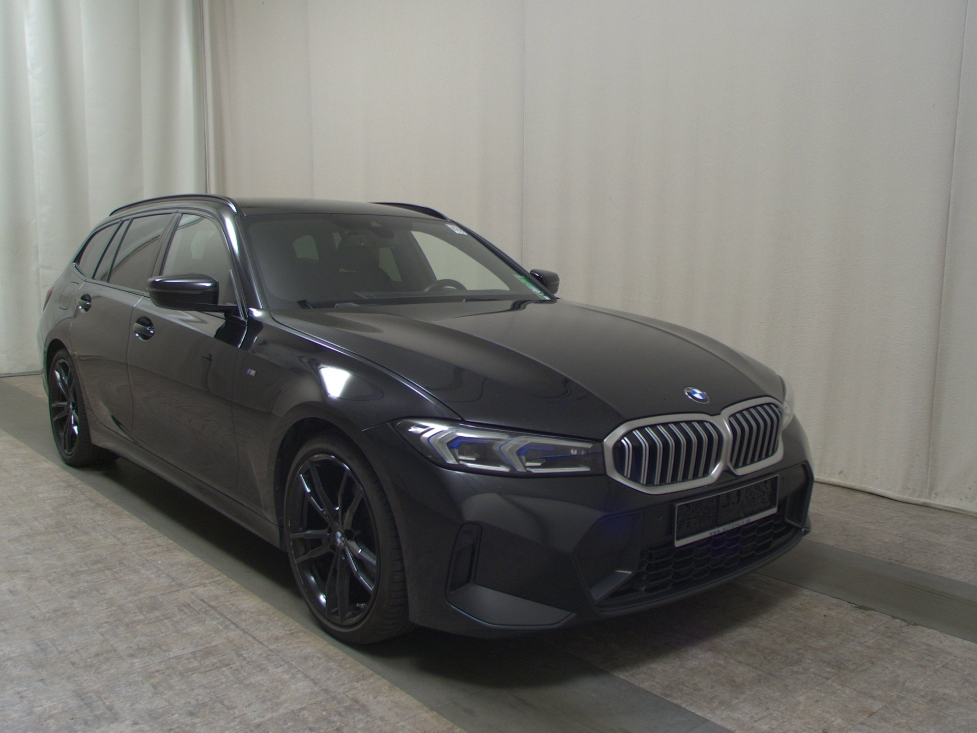 BMW 320dA Touring M-Sport Navi LED Curved HuD H/K 3
