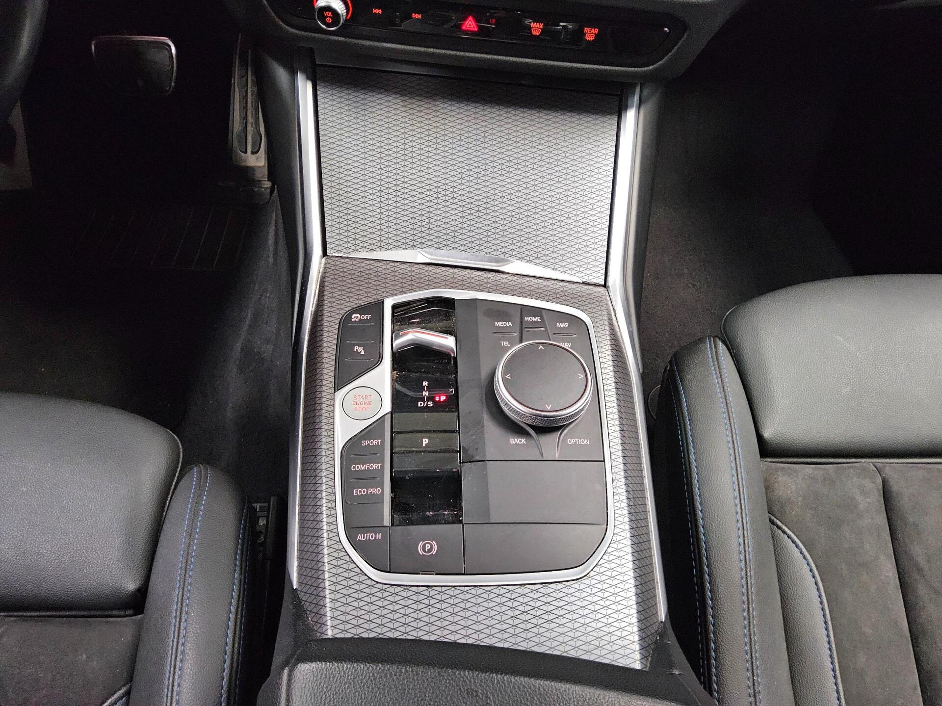 BMW 320dA Touring M-Sport Navi LED Curved HuD H/K 6