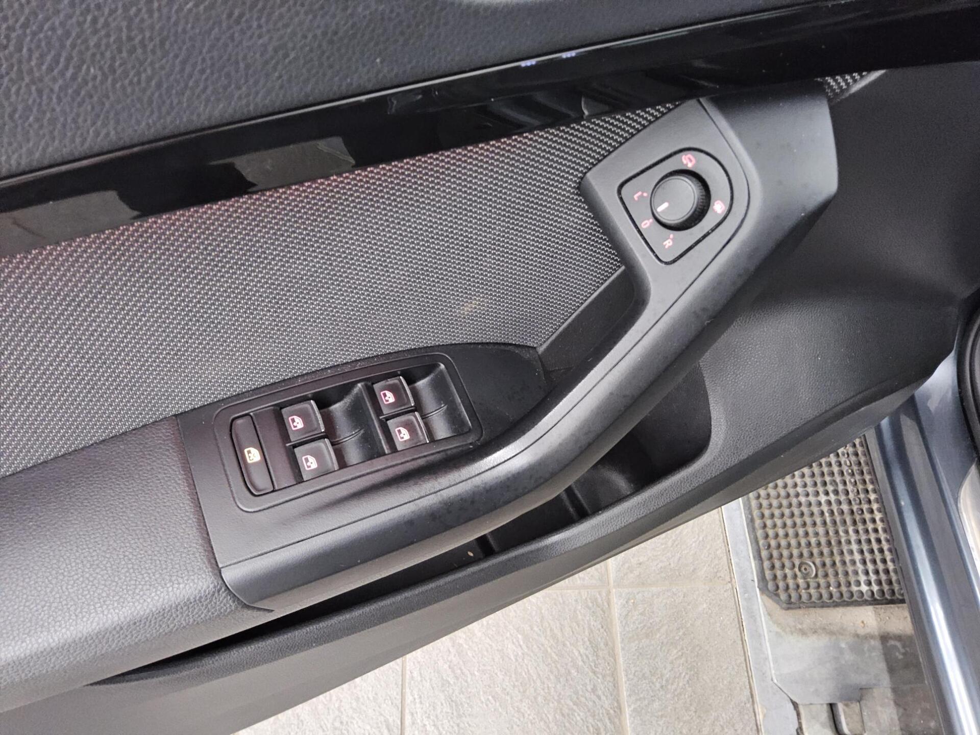 Seat Ateca 1.4 TSI Xcellence Navi LED RfK StHzg ACC 9