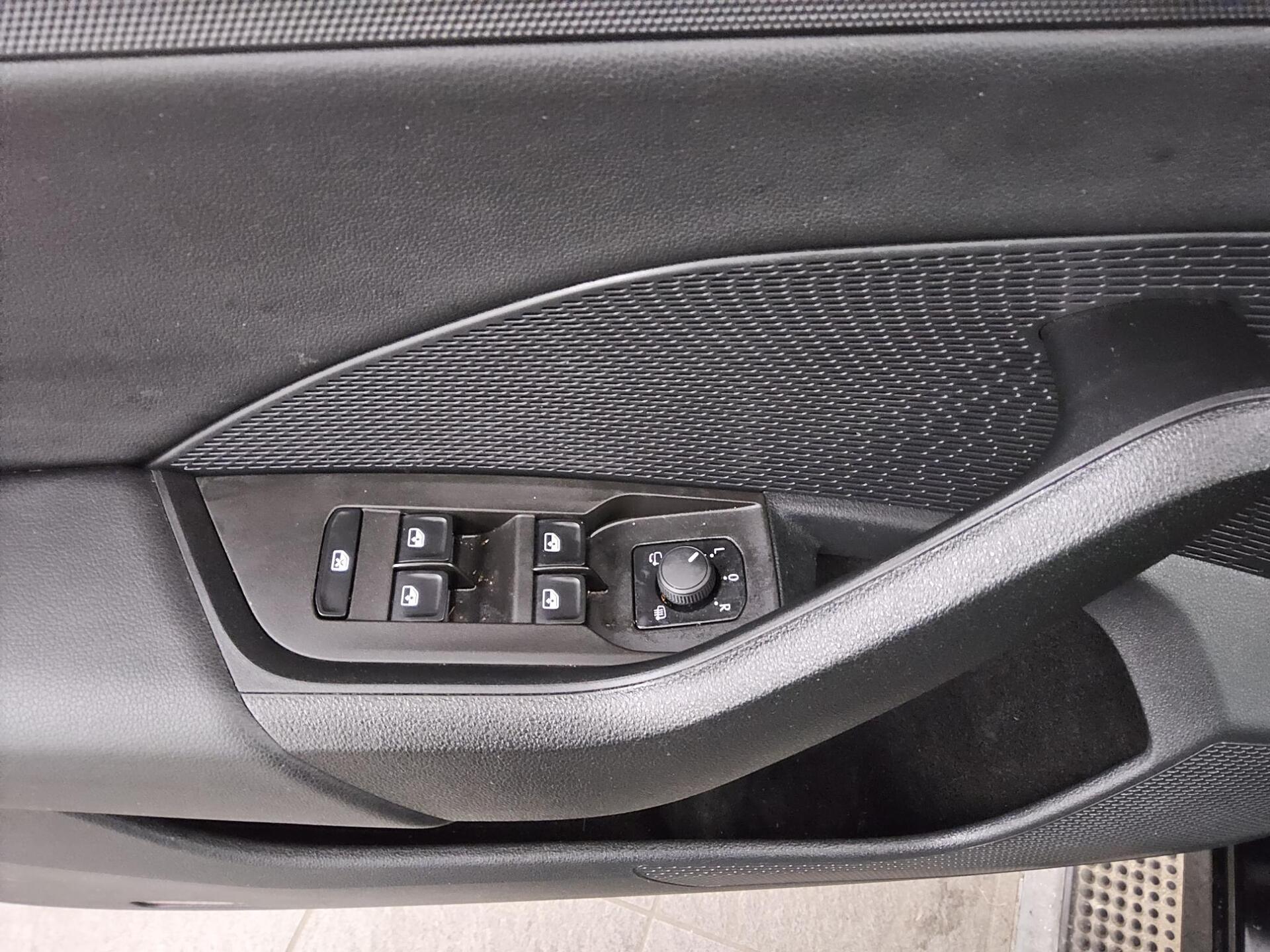 Skoda Octavia Kombi 2.0 TDI Ambition Navi LED vc AHK 10