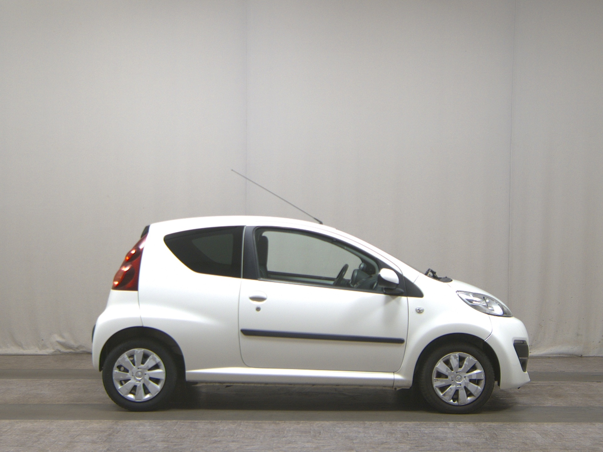 Peugeot 107 Active GJR Radio