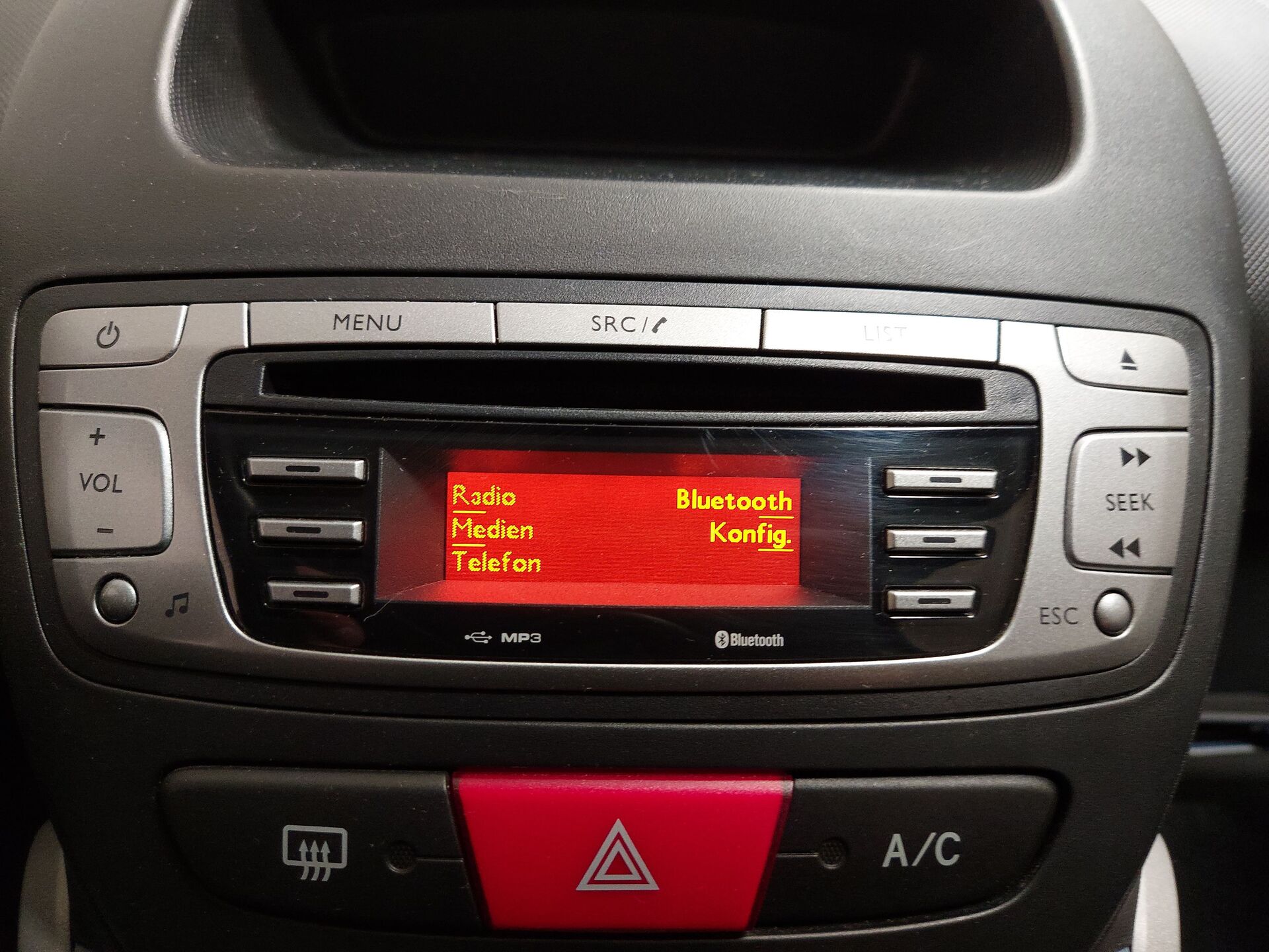 Peugeot 107 Active GJR Radio 20