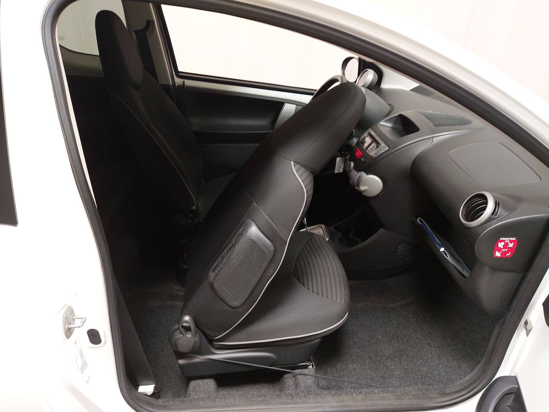 Peugeot 107 Active GJR Radio 14