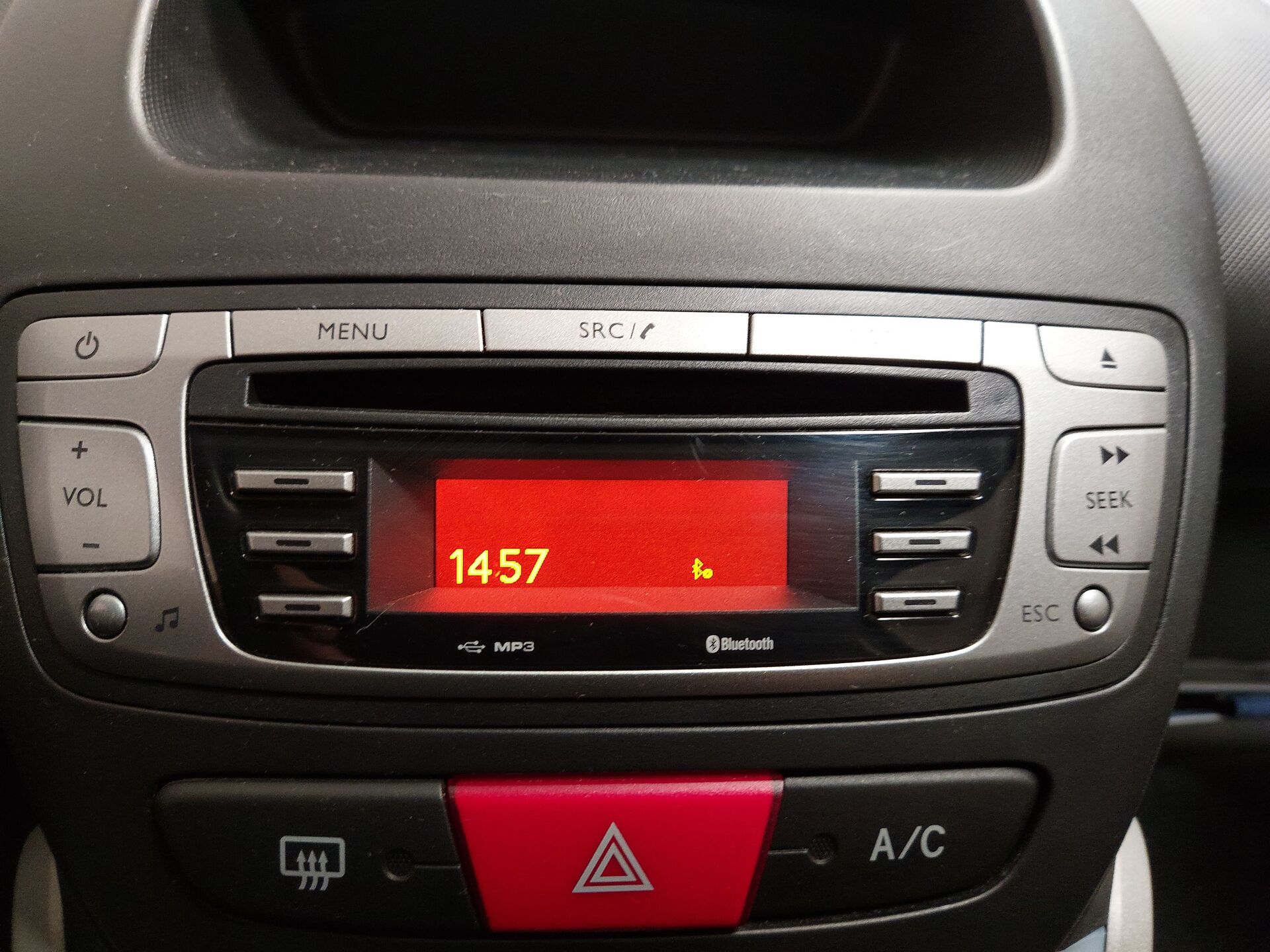 Peugeot 107 Active GJR Radio 18