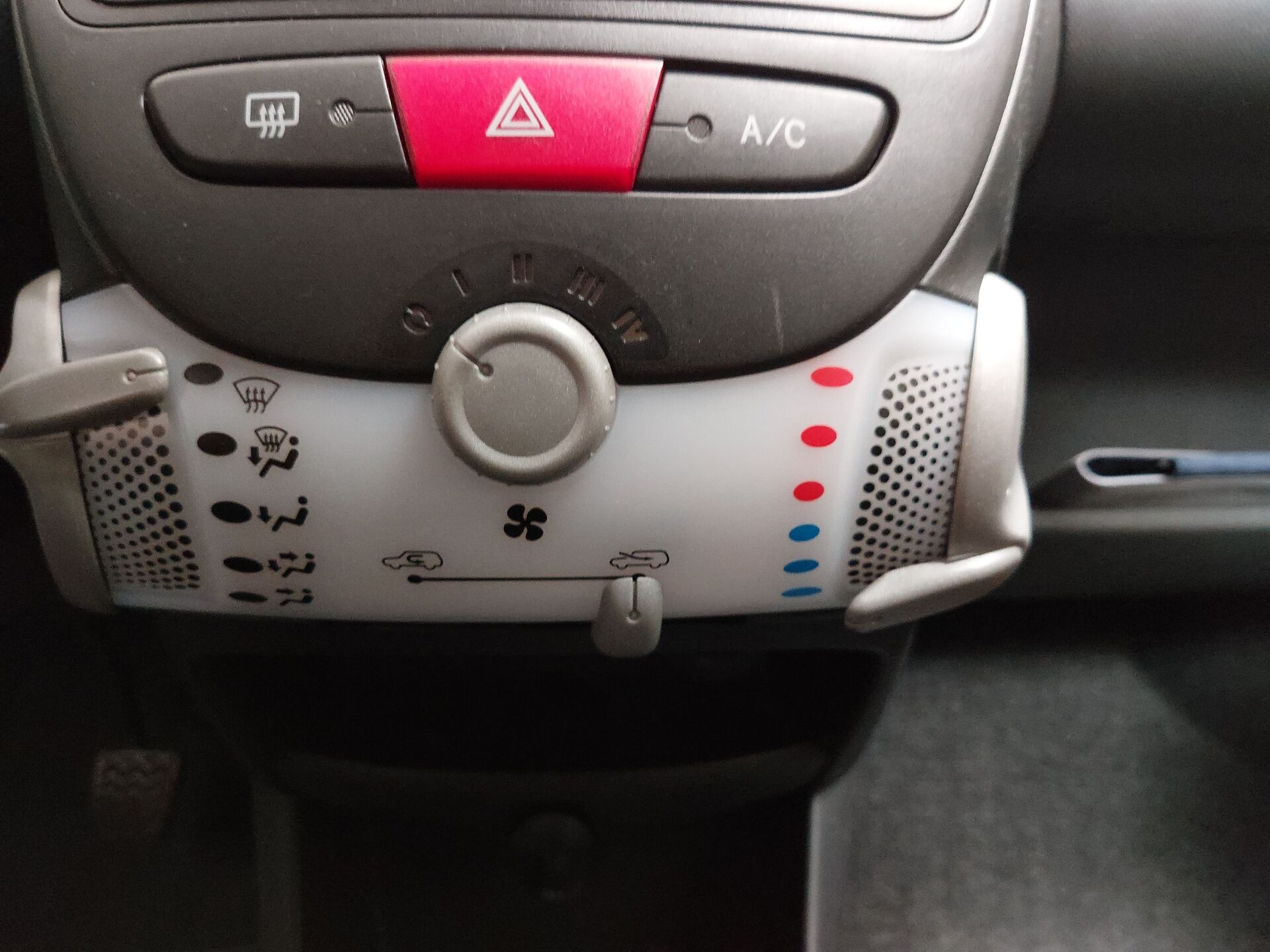 Peugeot 107 Active GJR Radio 19