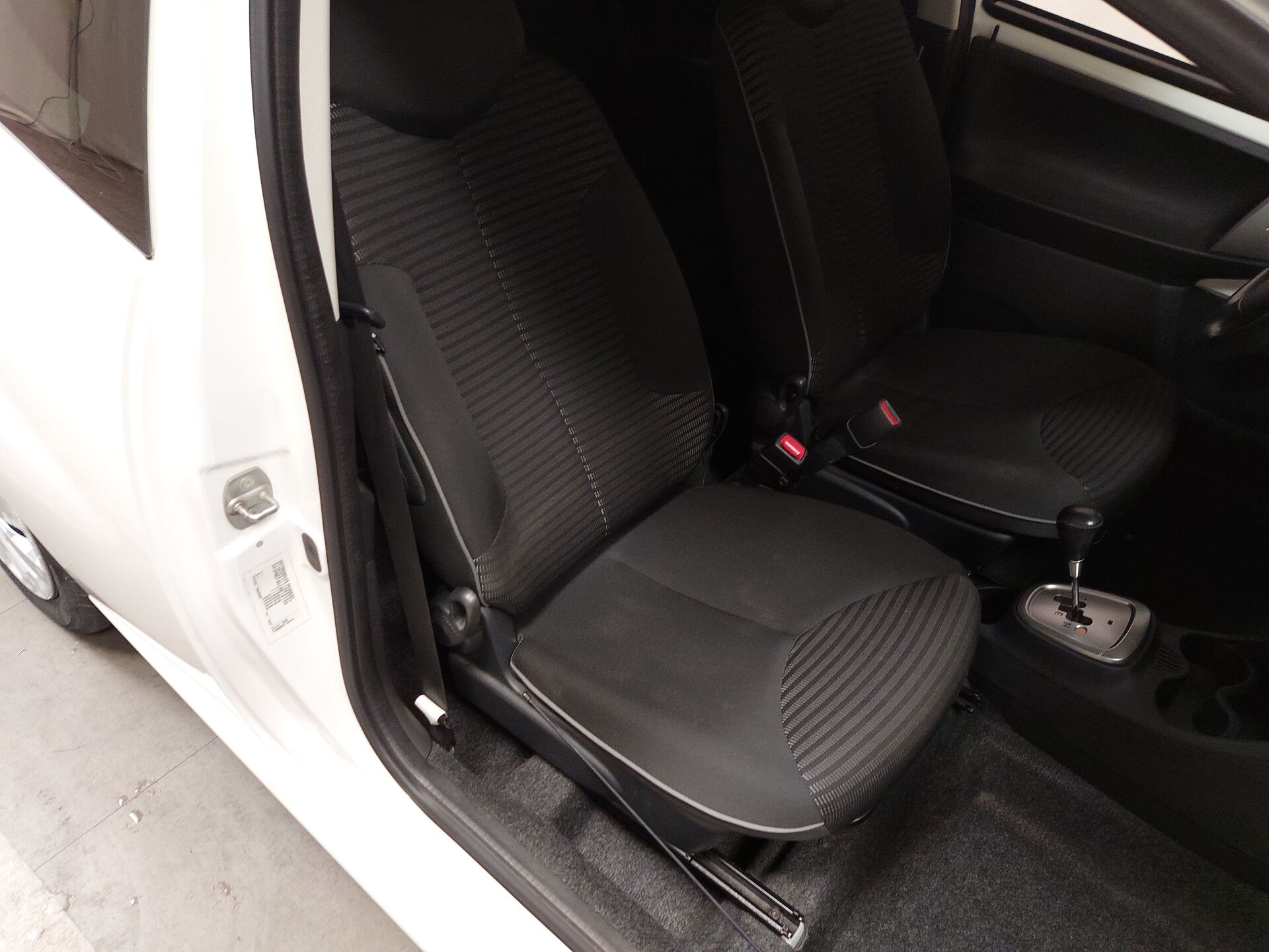 Peugeot 107 Active GJR Radio 11