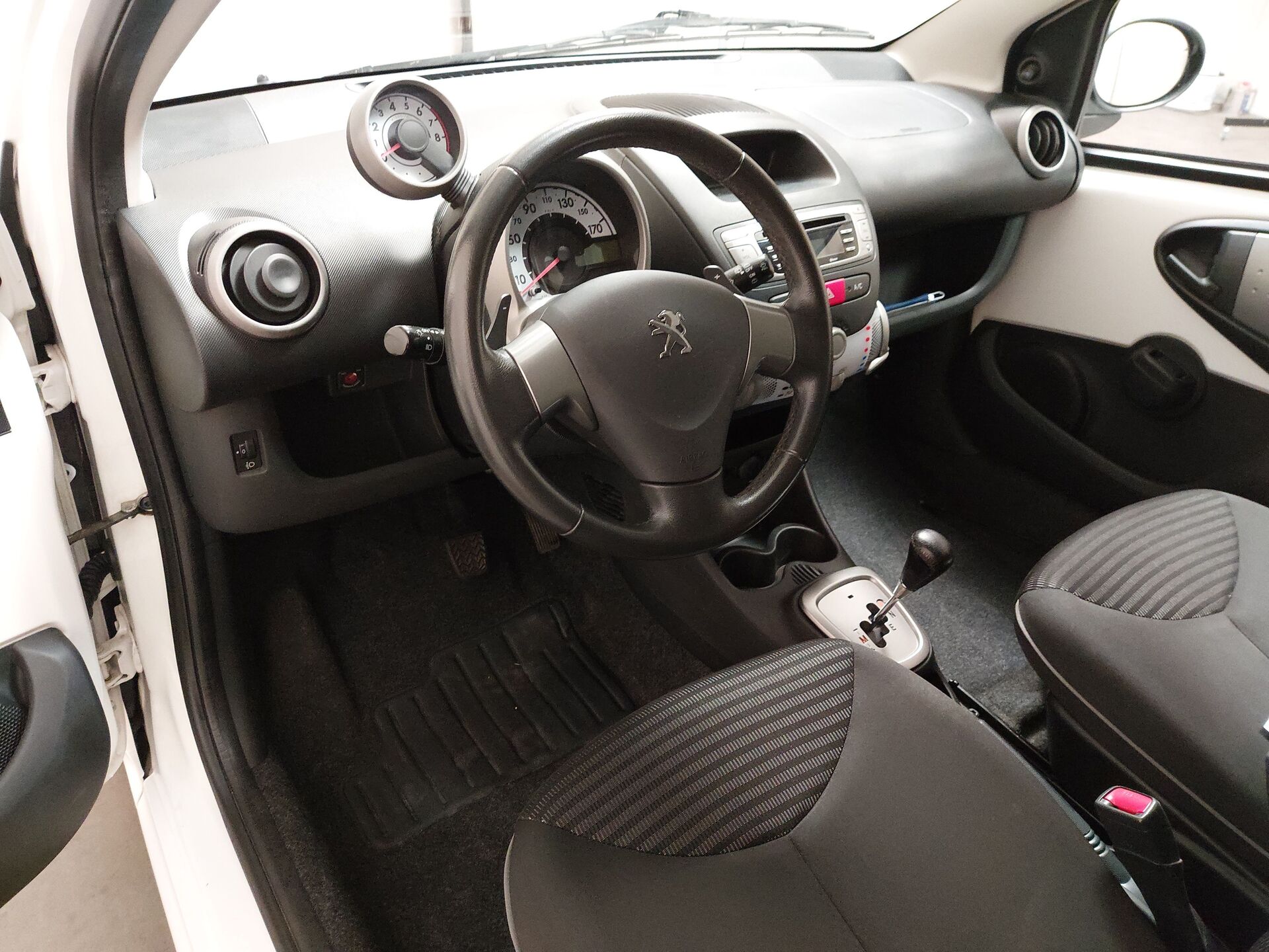 Peugeot 107 Active GJR Radio 8