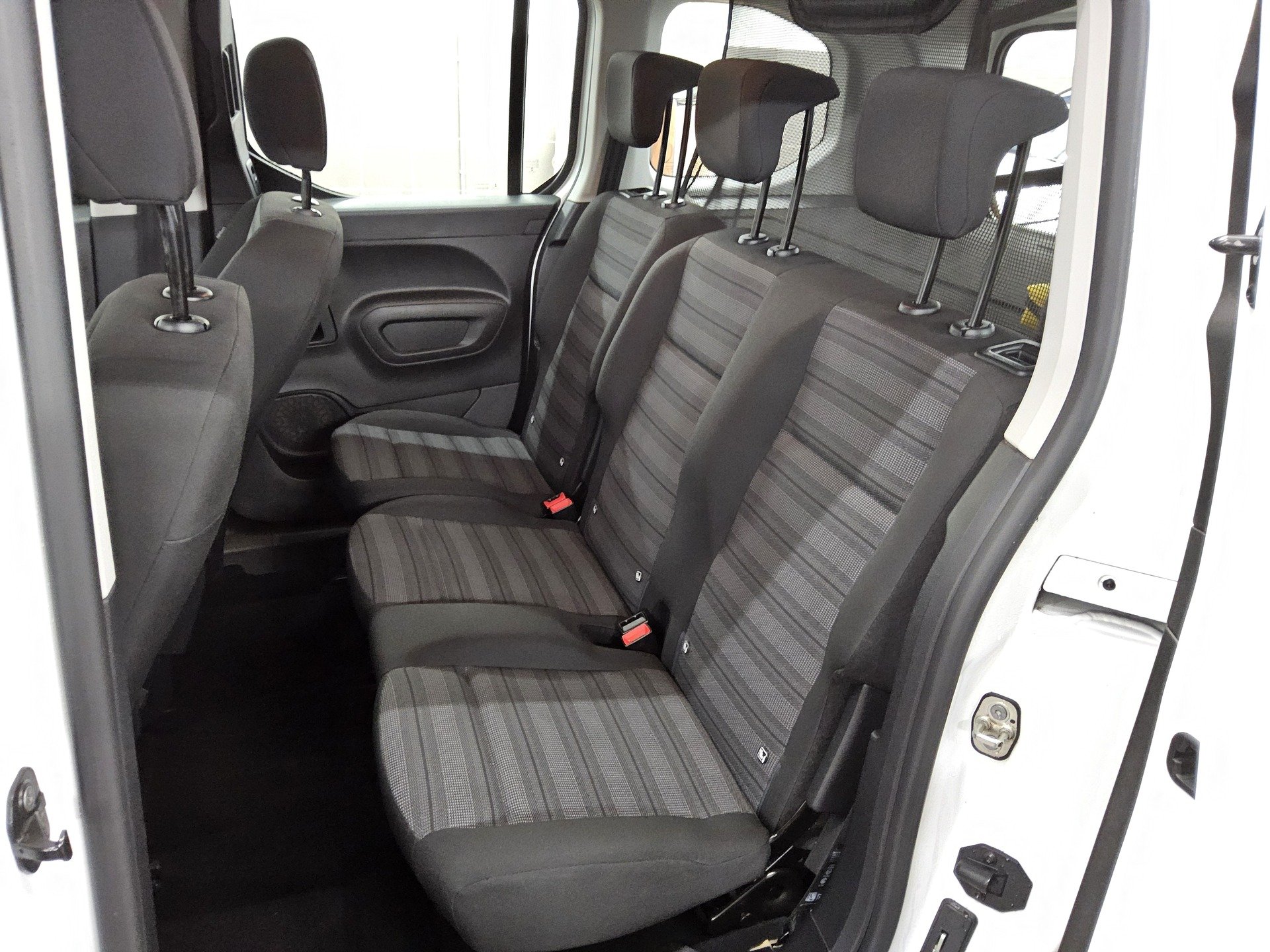Opel Combo Life 1.5 D Edition 5-Sitzer Navi AHK PDC 13