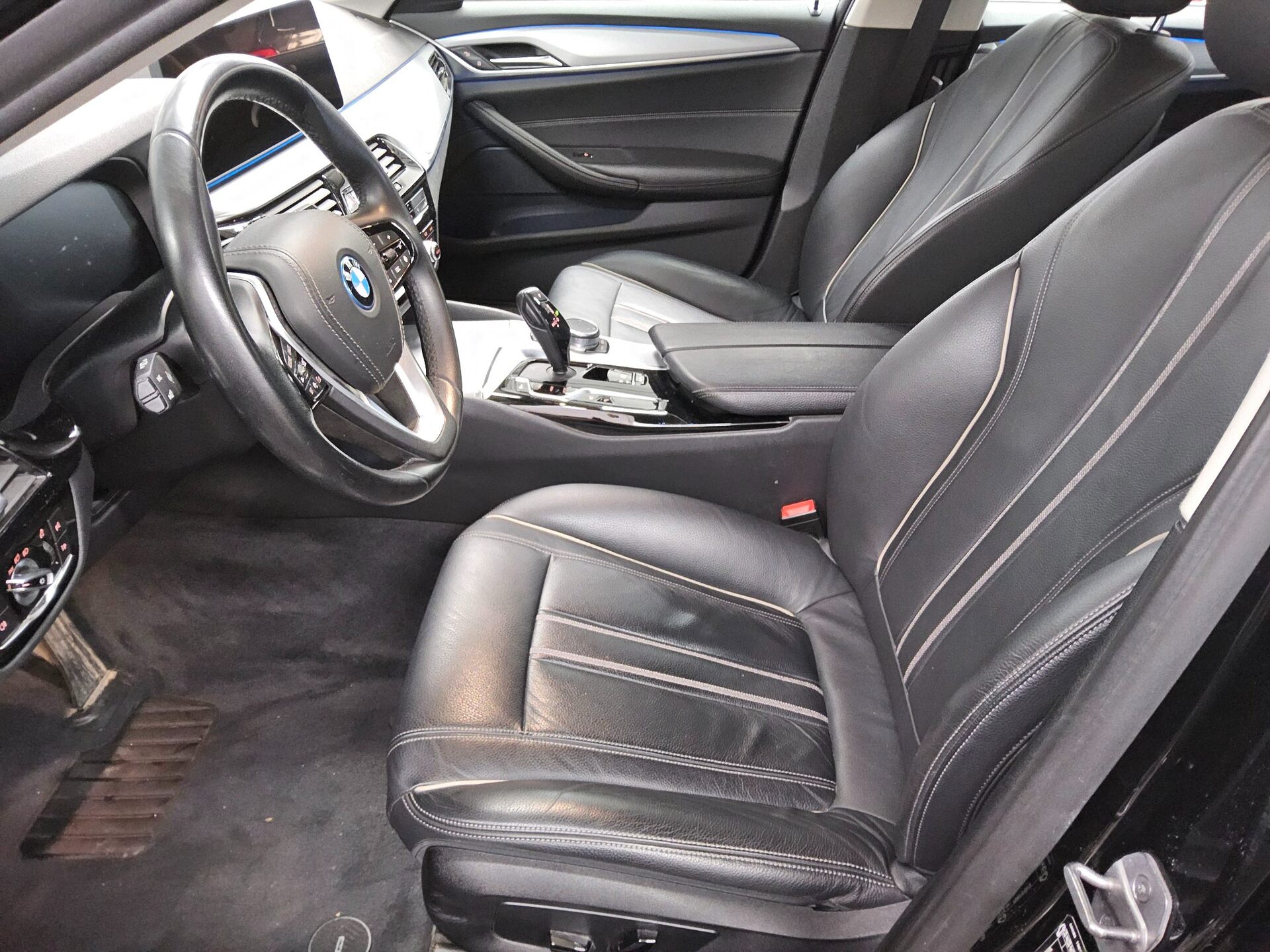 BMW 530e Leder Navi LED LC Prof. 9