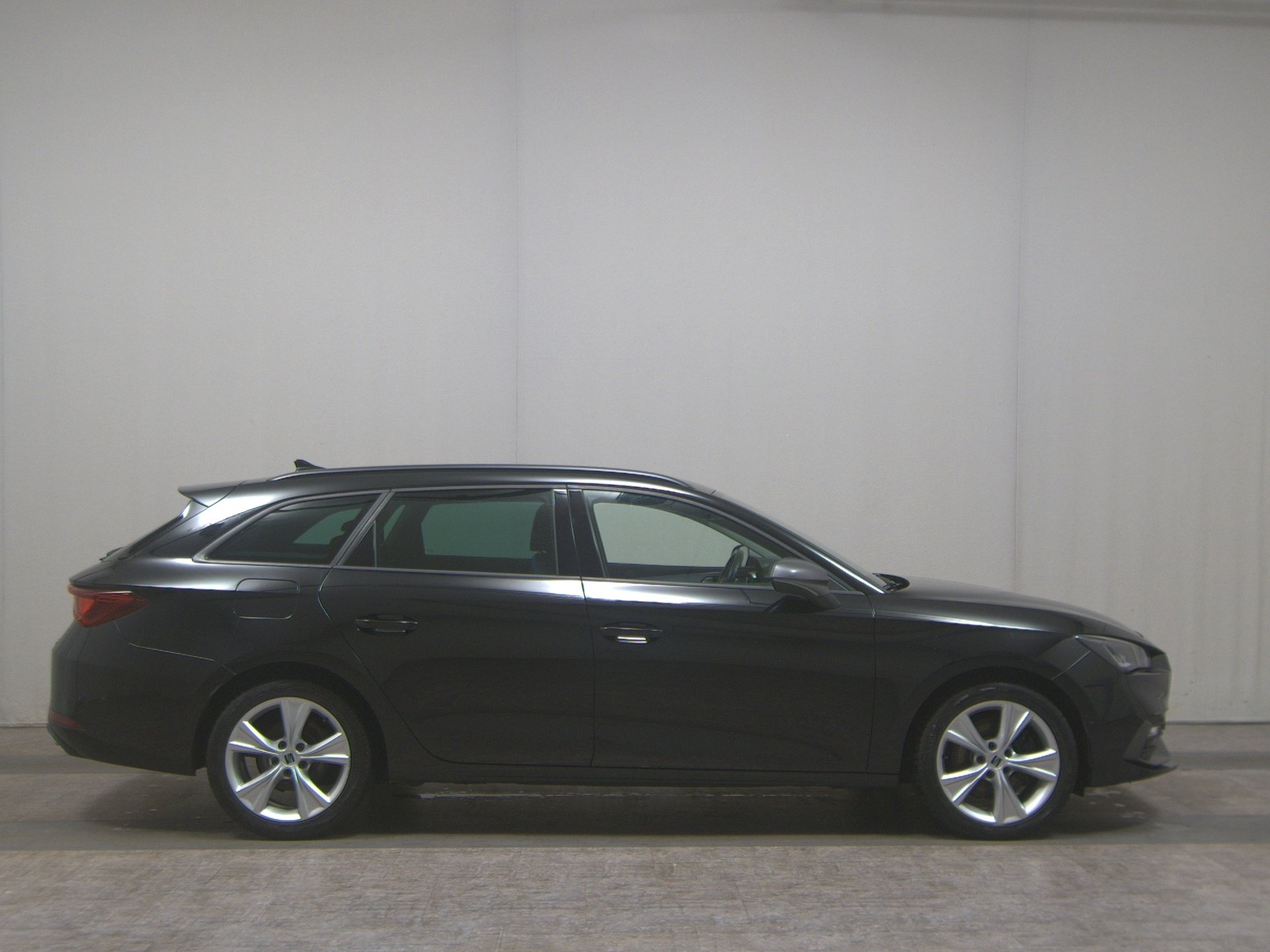 Seat Leon Sportstourer 2.0 TDI FR-Line T-Leder Navi LED Virtual