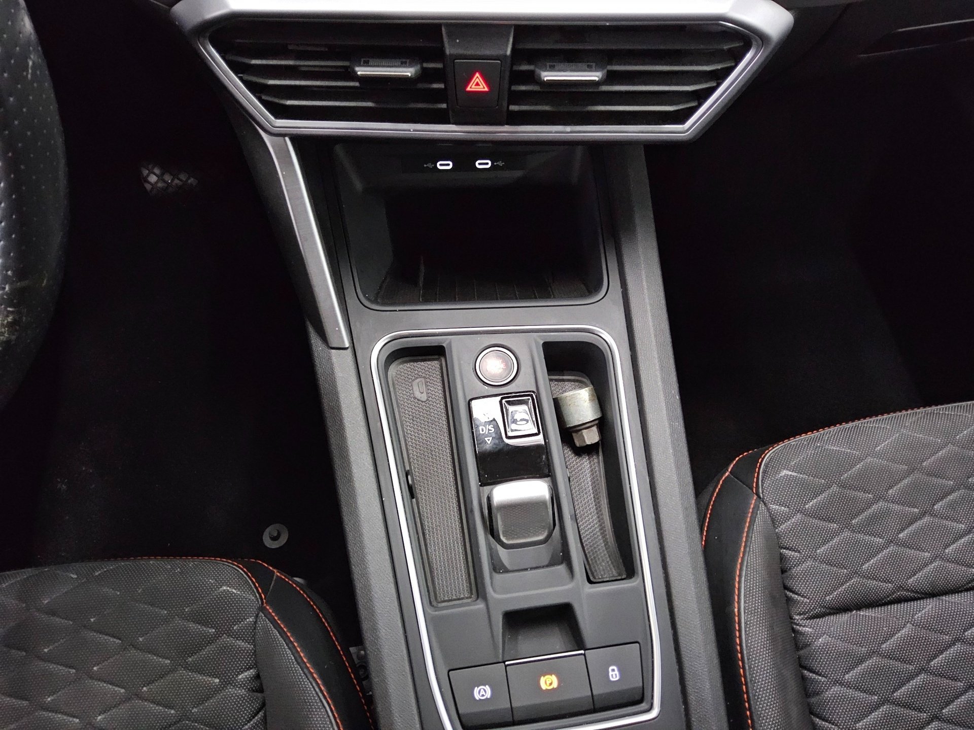 Seat Leon Sportstourer 2.0 TDI FR-Line T-Leder Navi LED Virtual 6