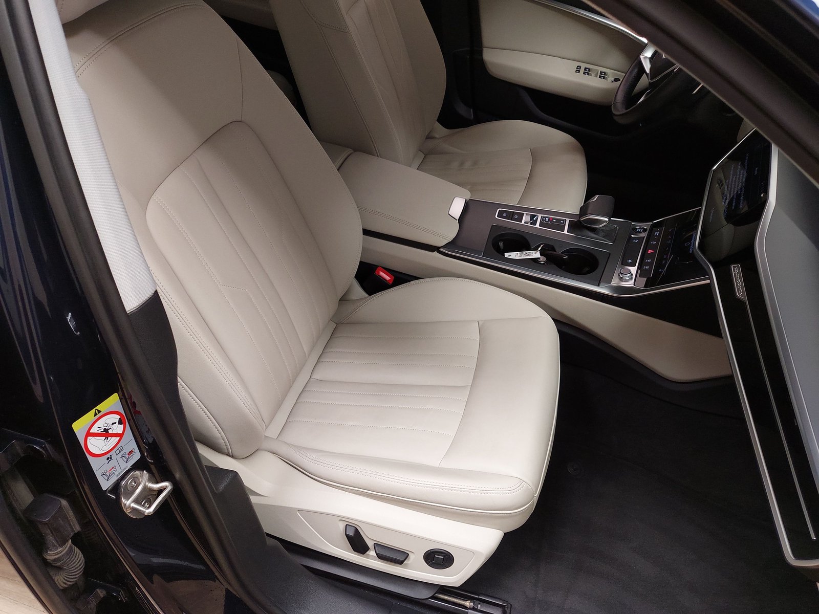 Audi A6 Avant 45 TDI Qu. Leder Navi LED vc RFK Shz 10