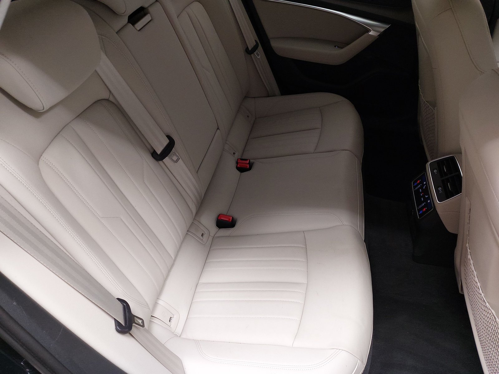 Audi A6 Avant 45 TDI Qu. Leder Navi LED vc RFK Shz 12
