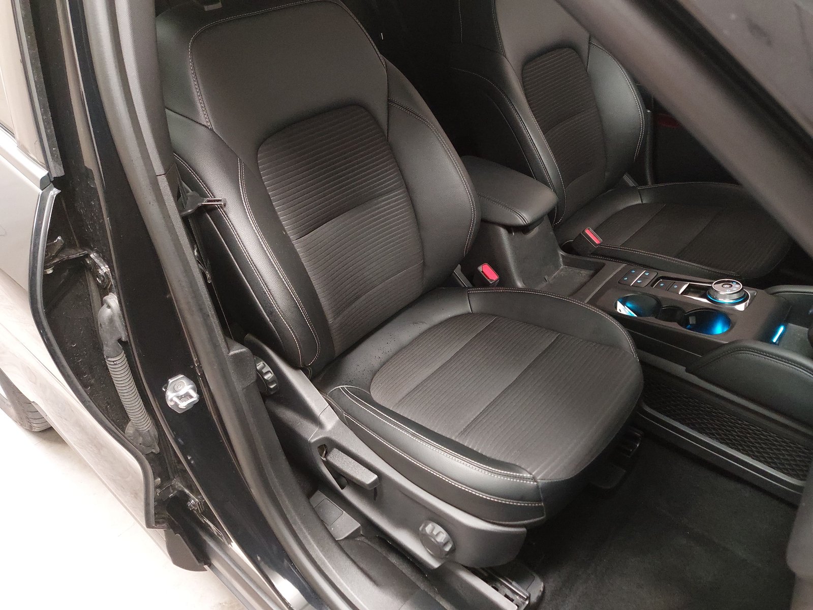 Ford Kuga 1.5 EB Titanium X T-Leder Navi LED SHZ RFK 10