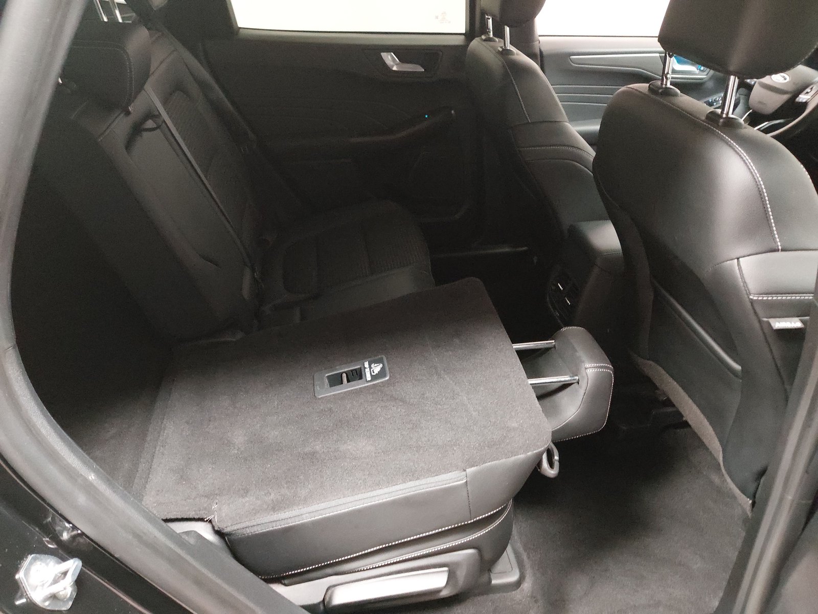 Ford Kuga 1.5 EB Titanium X T-Leder Navi LED SHZ RFK 11
